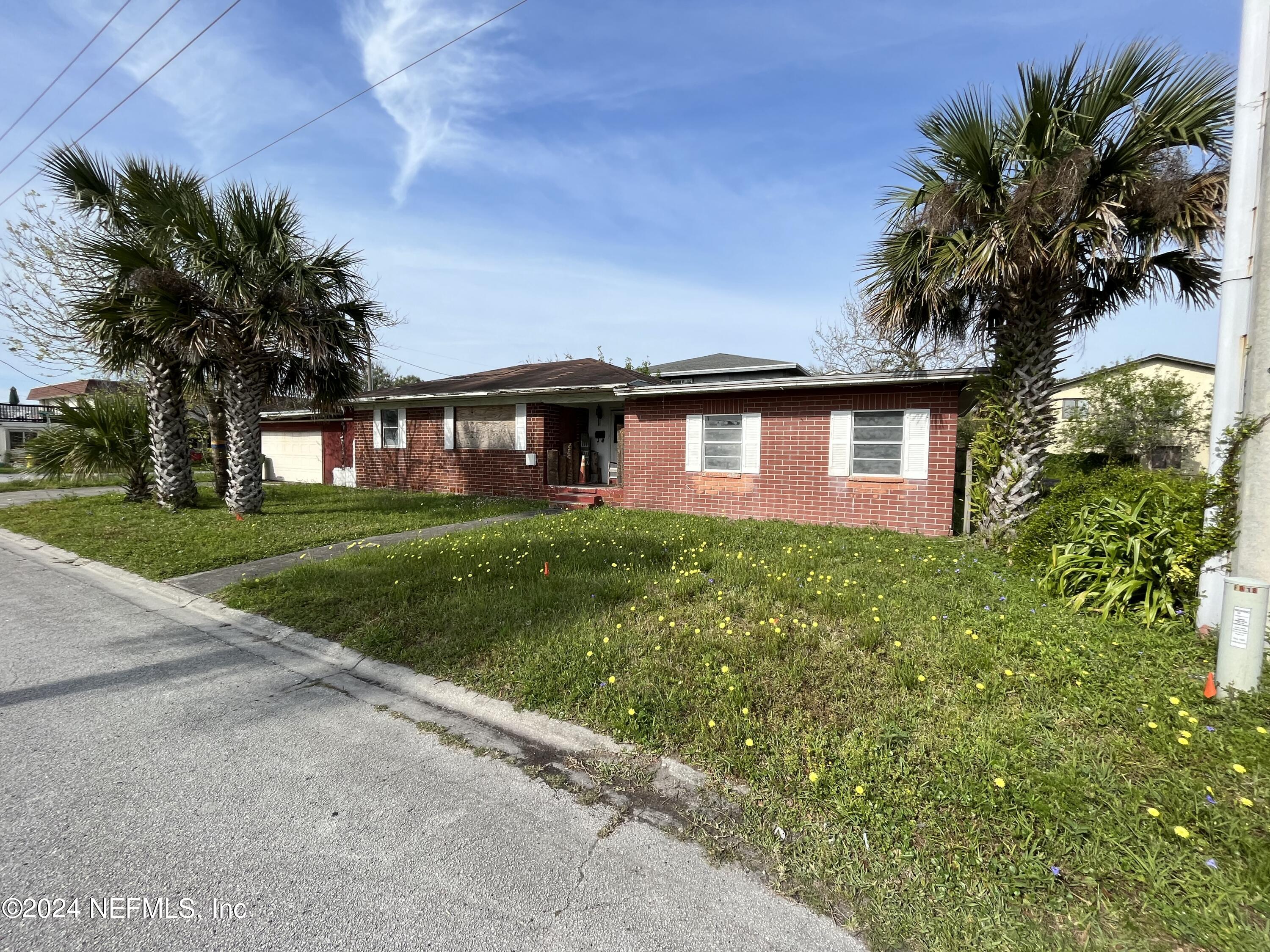Jacksonville Beach, FL home for sale located at 818 S 4TH Street, Jacksonville Beach, FL 32250