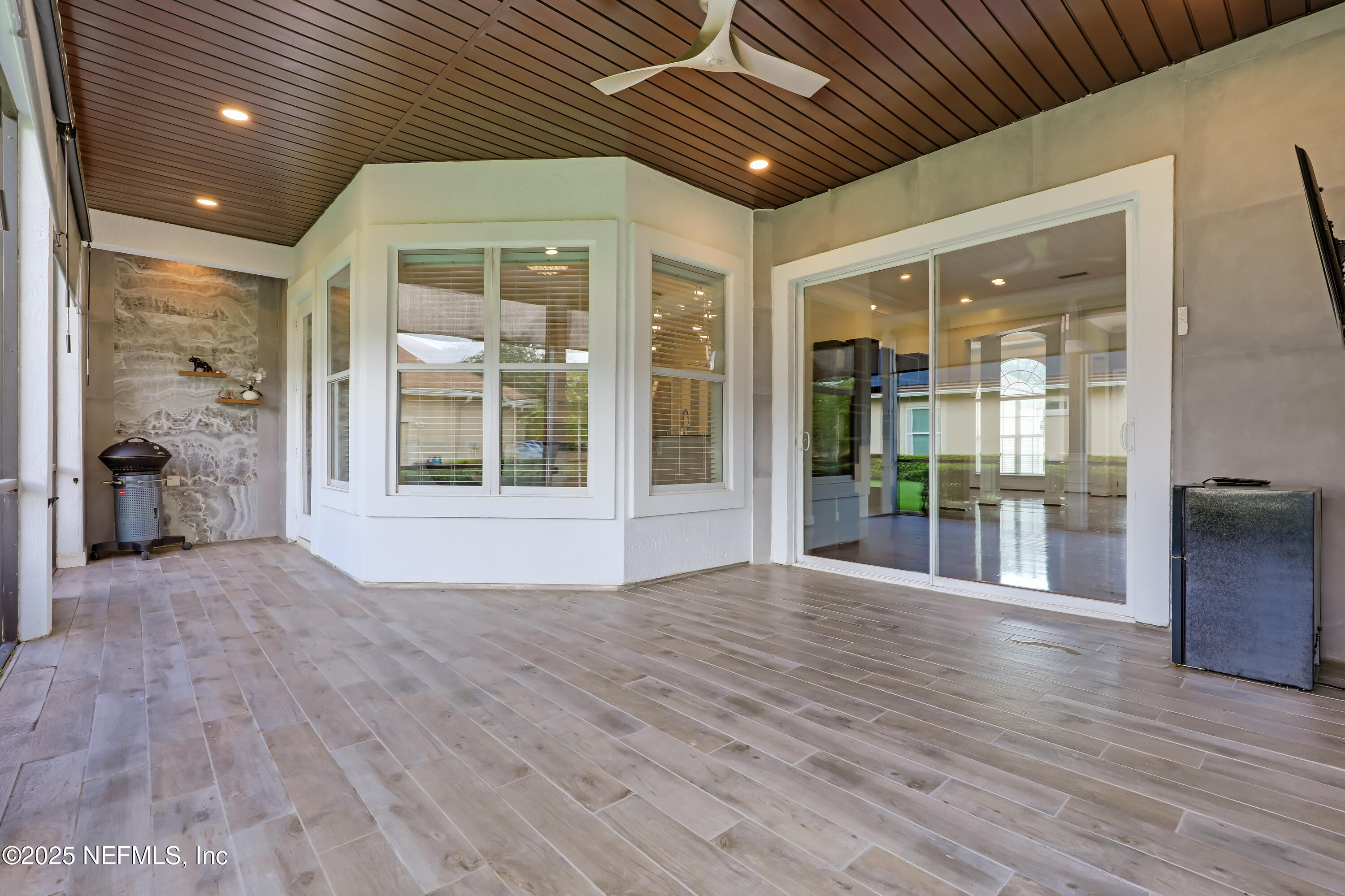 10060 LAKES END Court