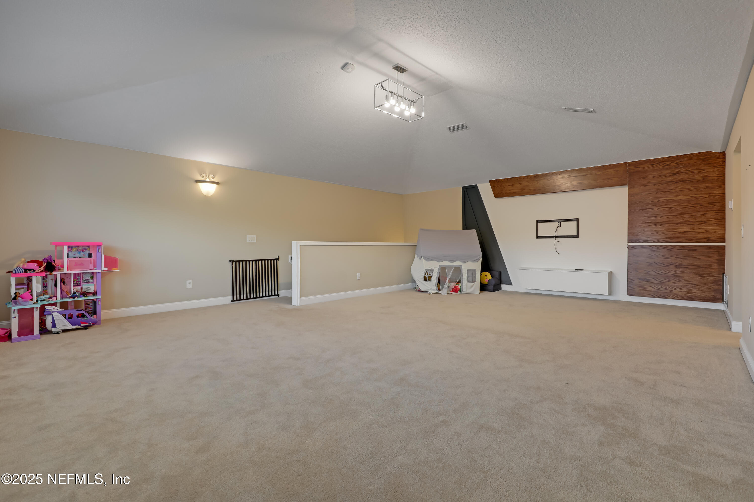 10060 LAKES END Court