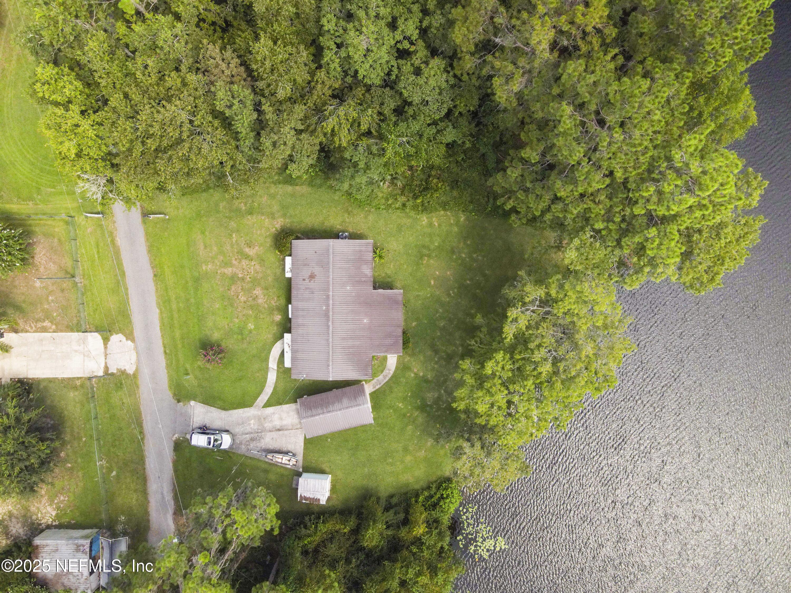 115 TWIN LAKE GROVE Court