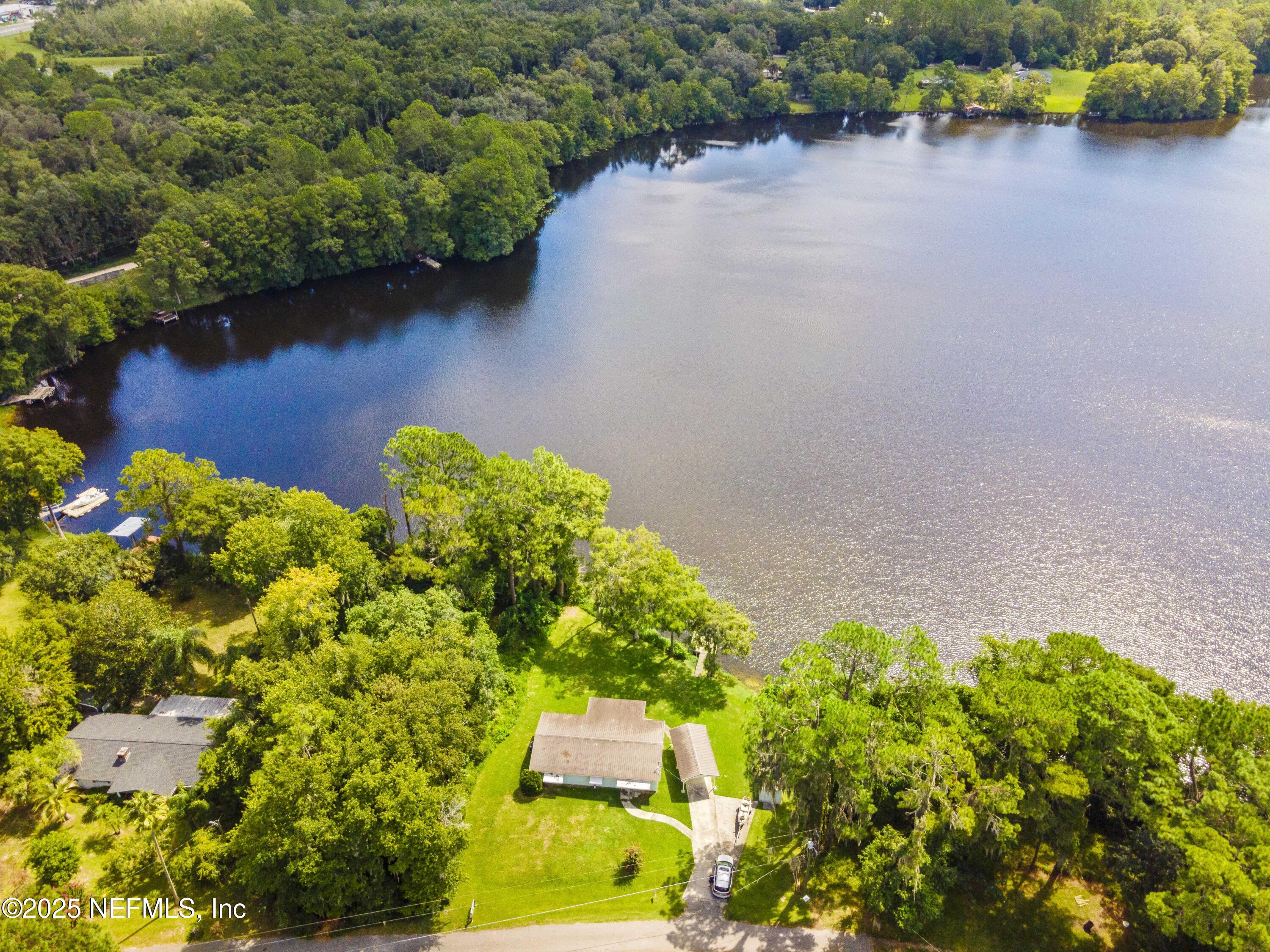 115 TWIN LAKE GROVE Court