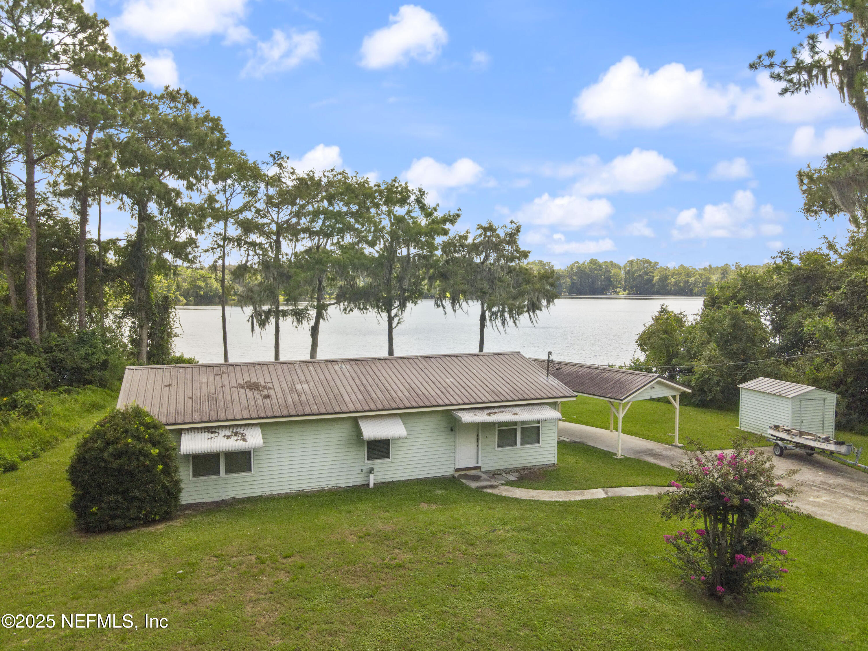 115 TWIN LAKE GROVE Court
