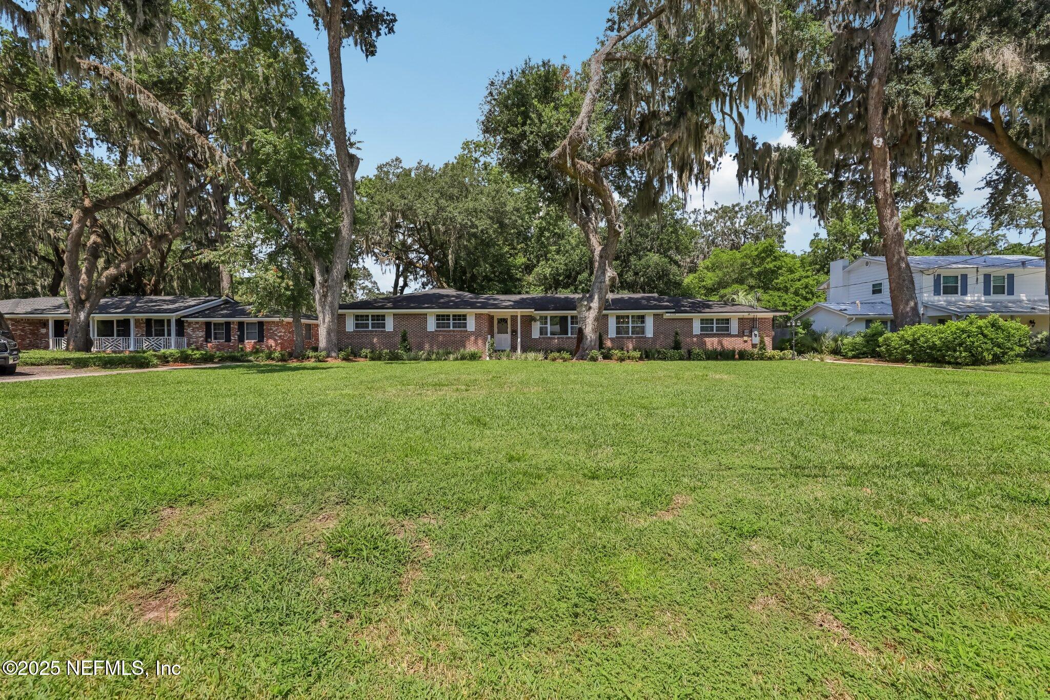 2258 HOLLY LEAF Lane