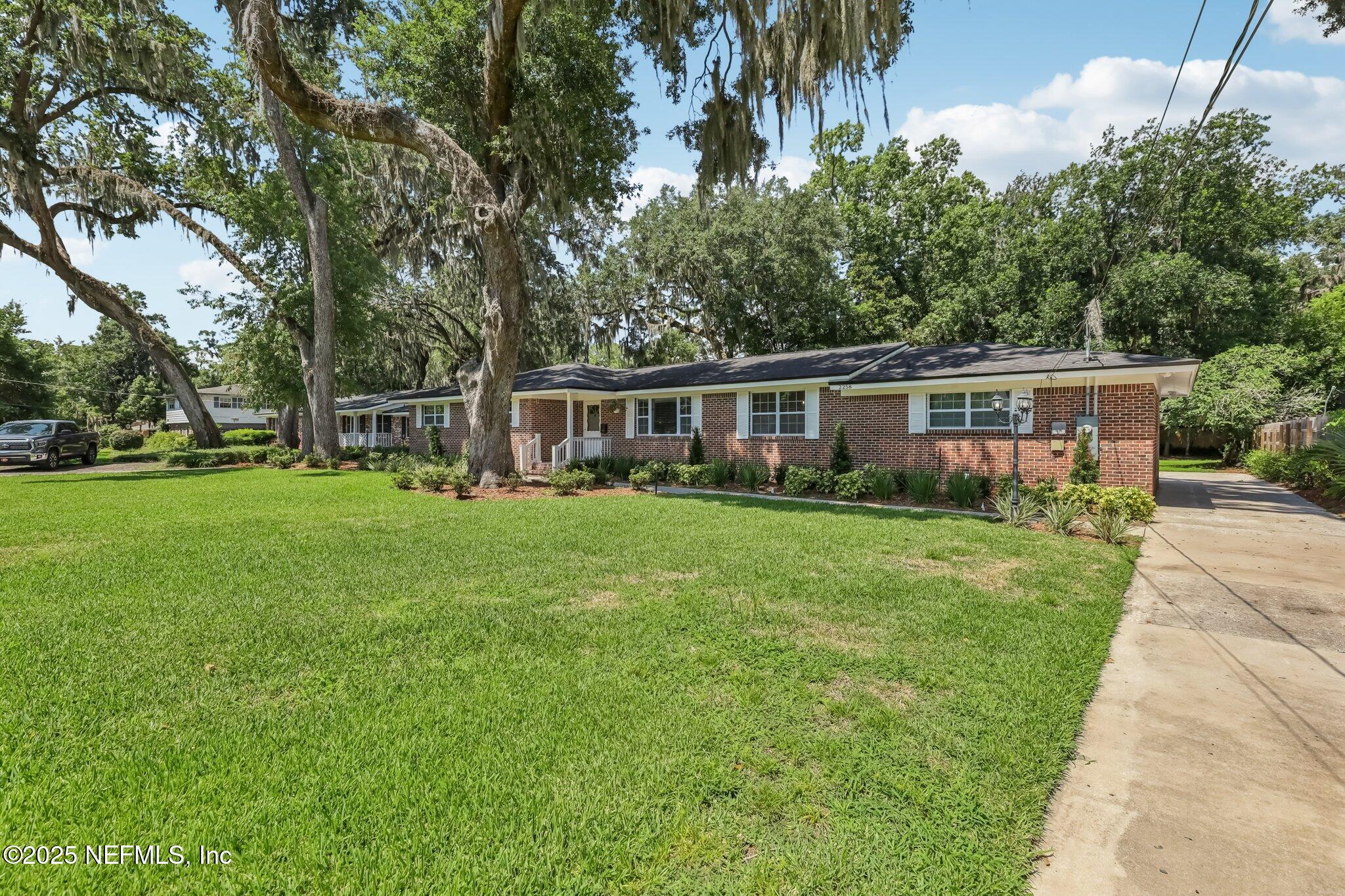 2258 HOLLY LEAF Lane