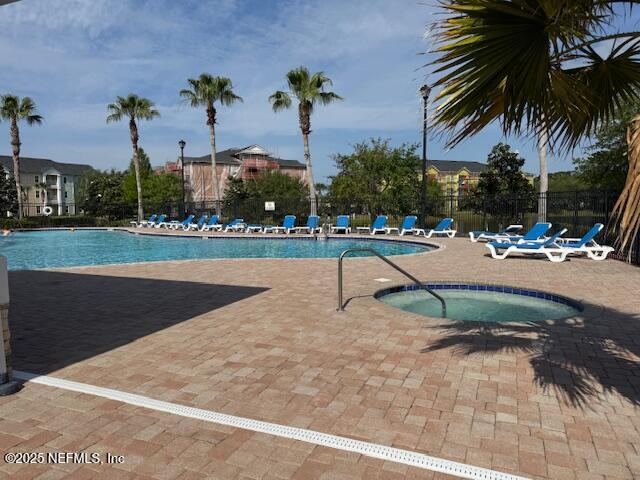 8215 GREEN PARROT Road 107