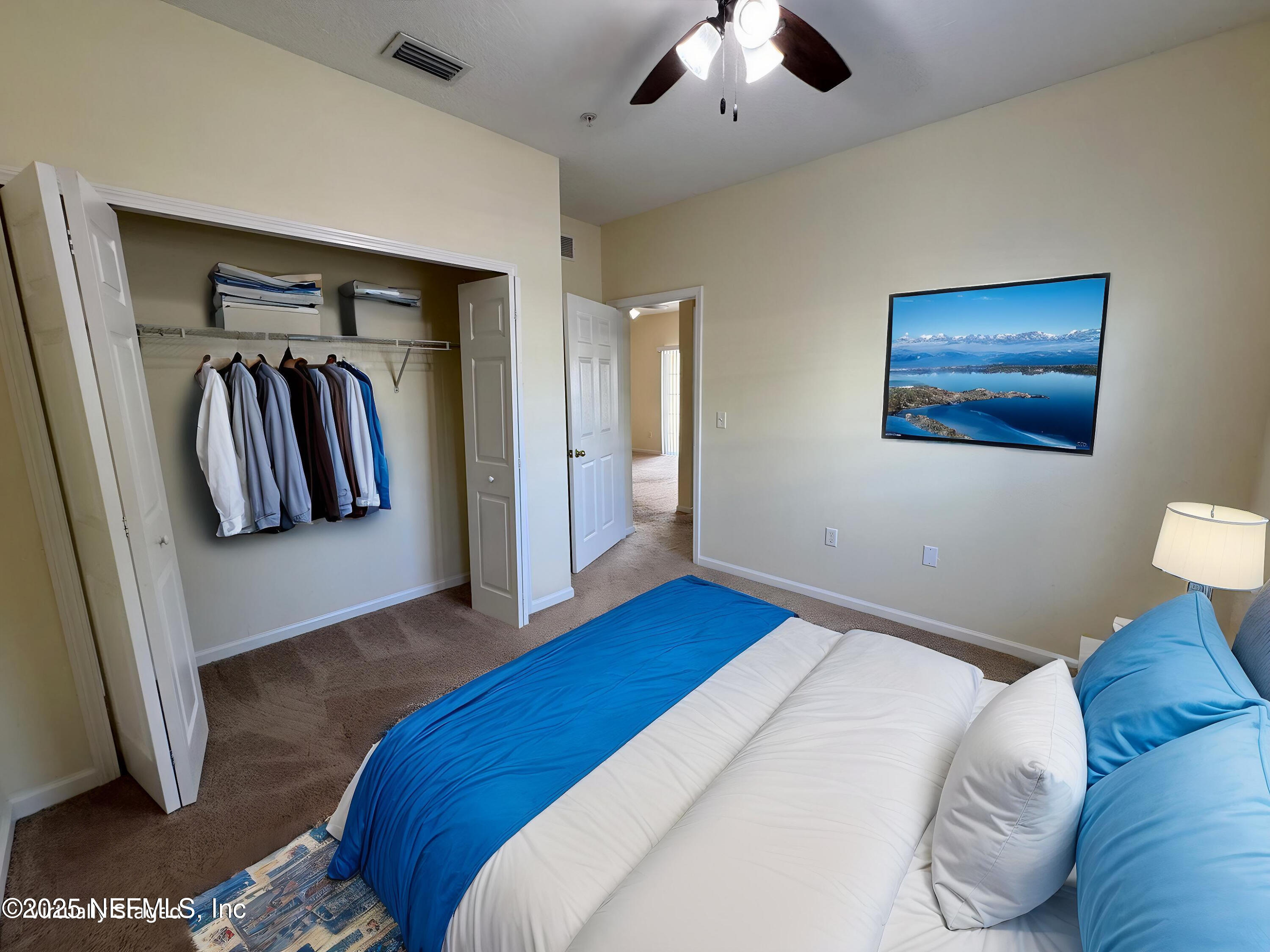 8215 GREEN PARROT Road 107