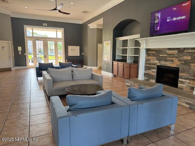 8215 GREEN PARROT Road 107