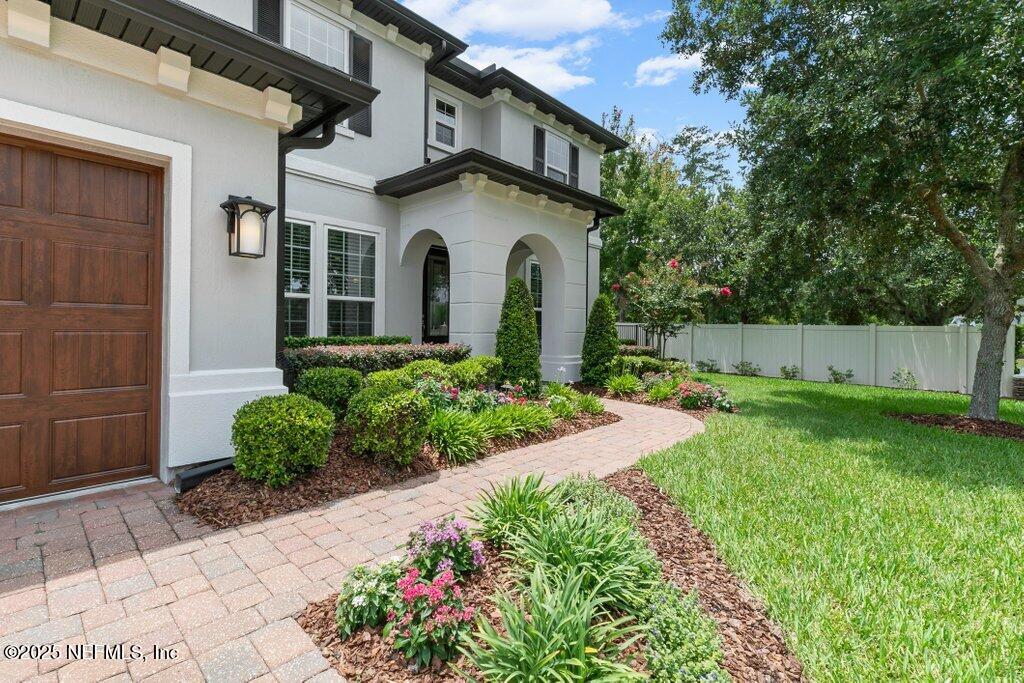 26 TRAVELER PALM Court
