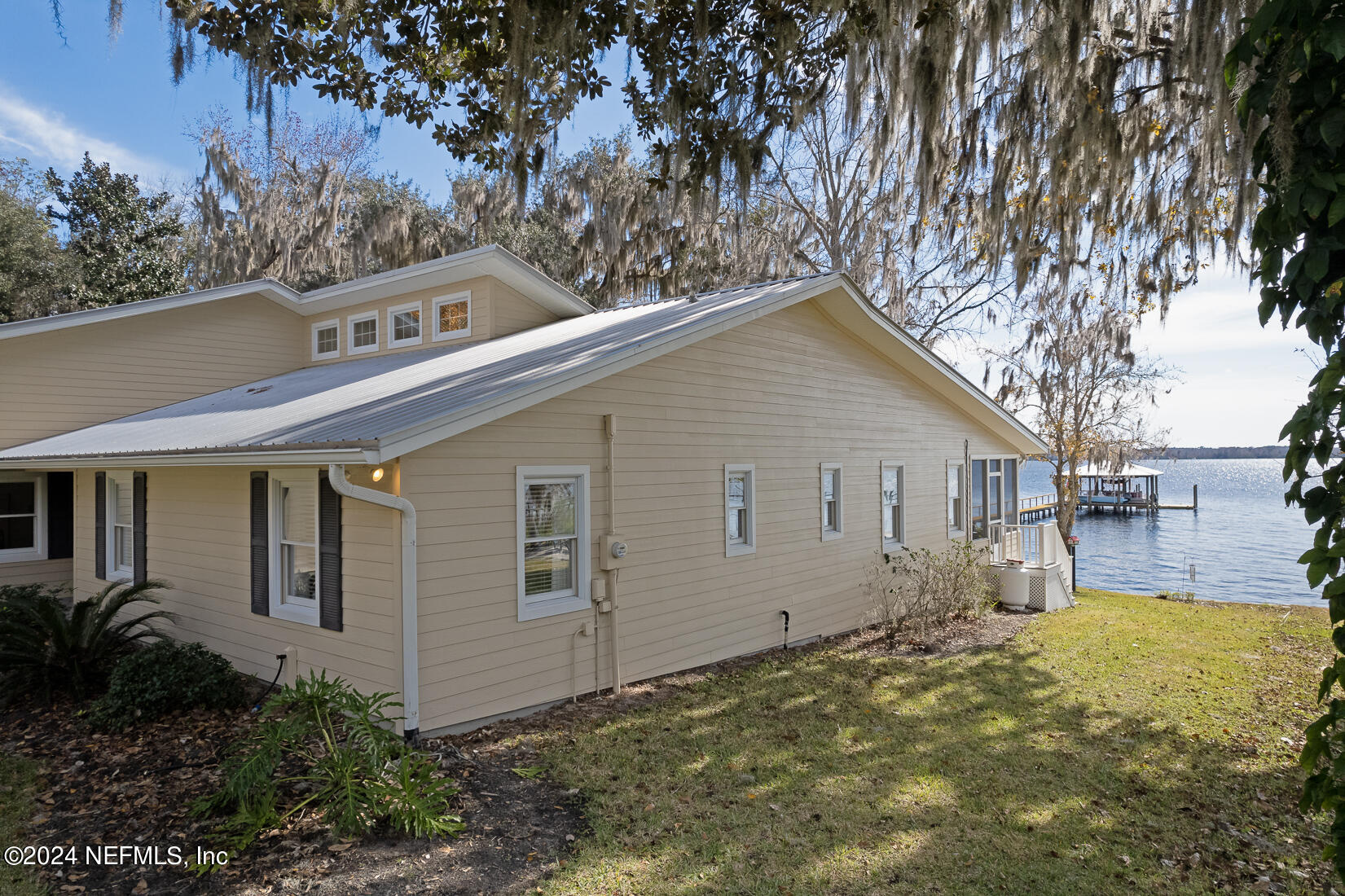 Palatka, FL home for sale located at 323 W River Road, Palatka, FL 32177