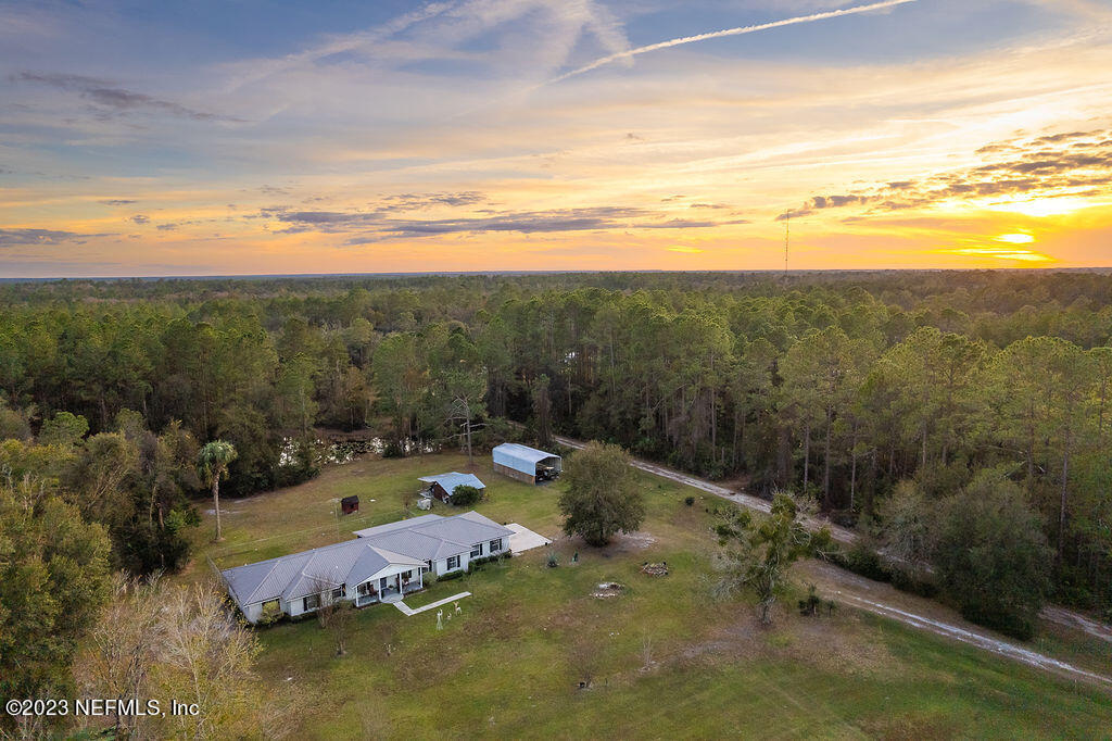 Hollister, FL home for sale located at 623 State Road 20, Hollister, FL 32147