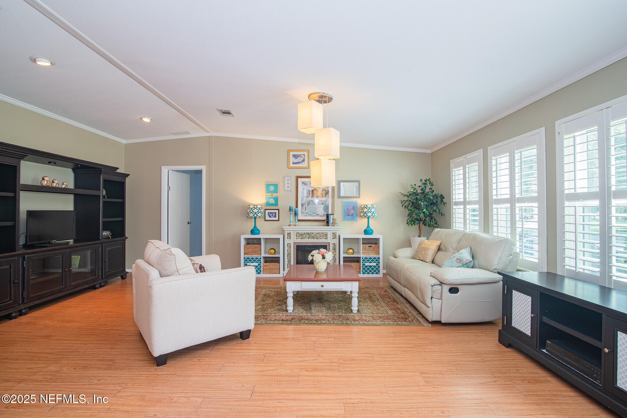 329 SHADY OAK Circle