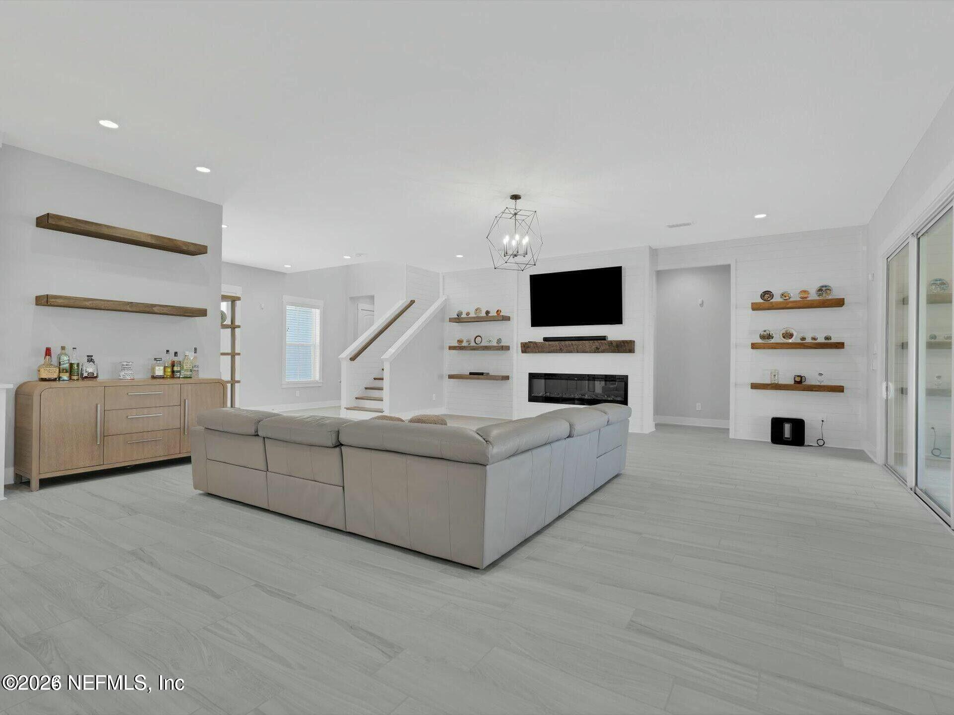 32 AWLLEAF Court