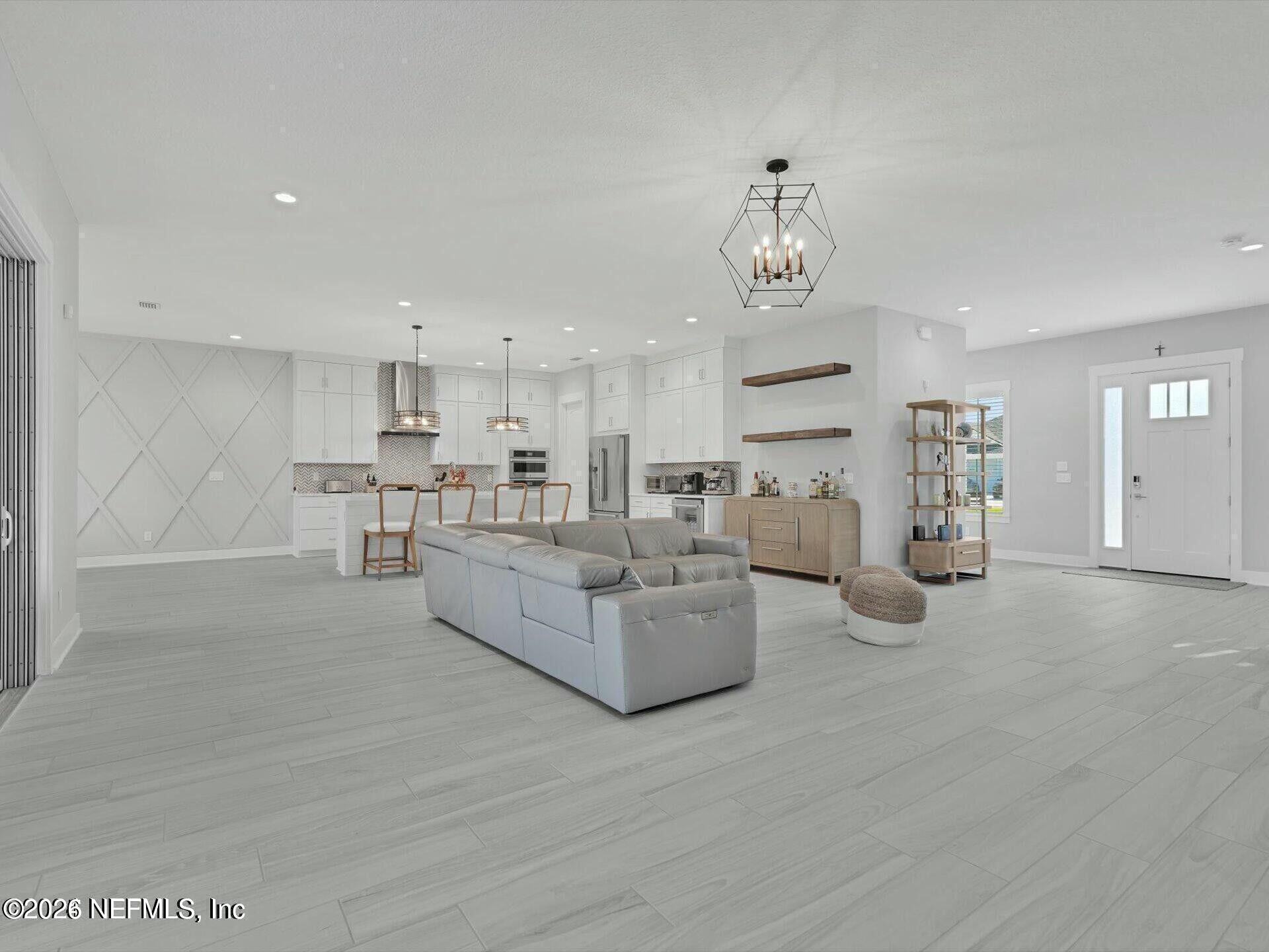 32 AWLLEAF Court