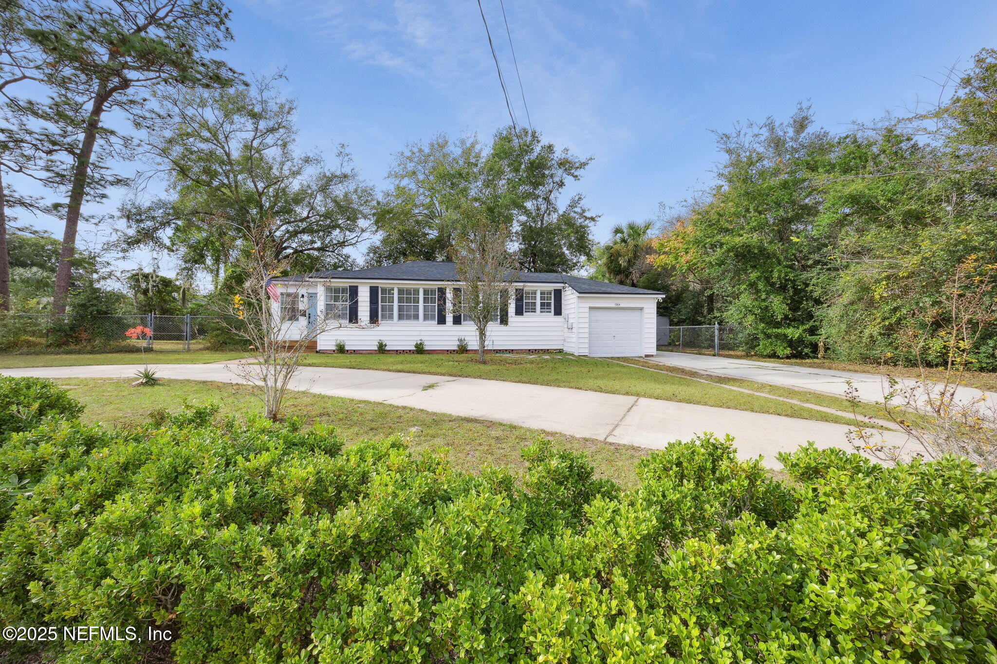 1364 PINEGROVE Court