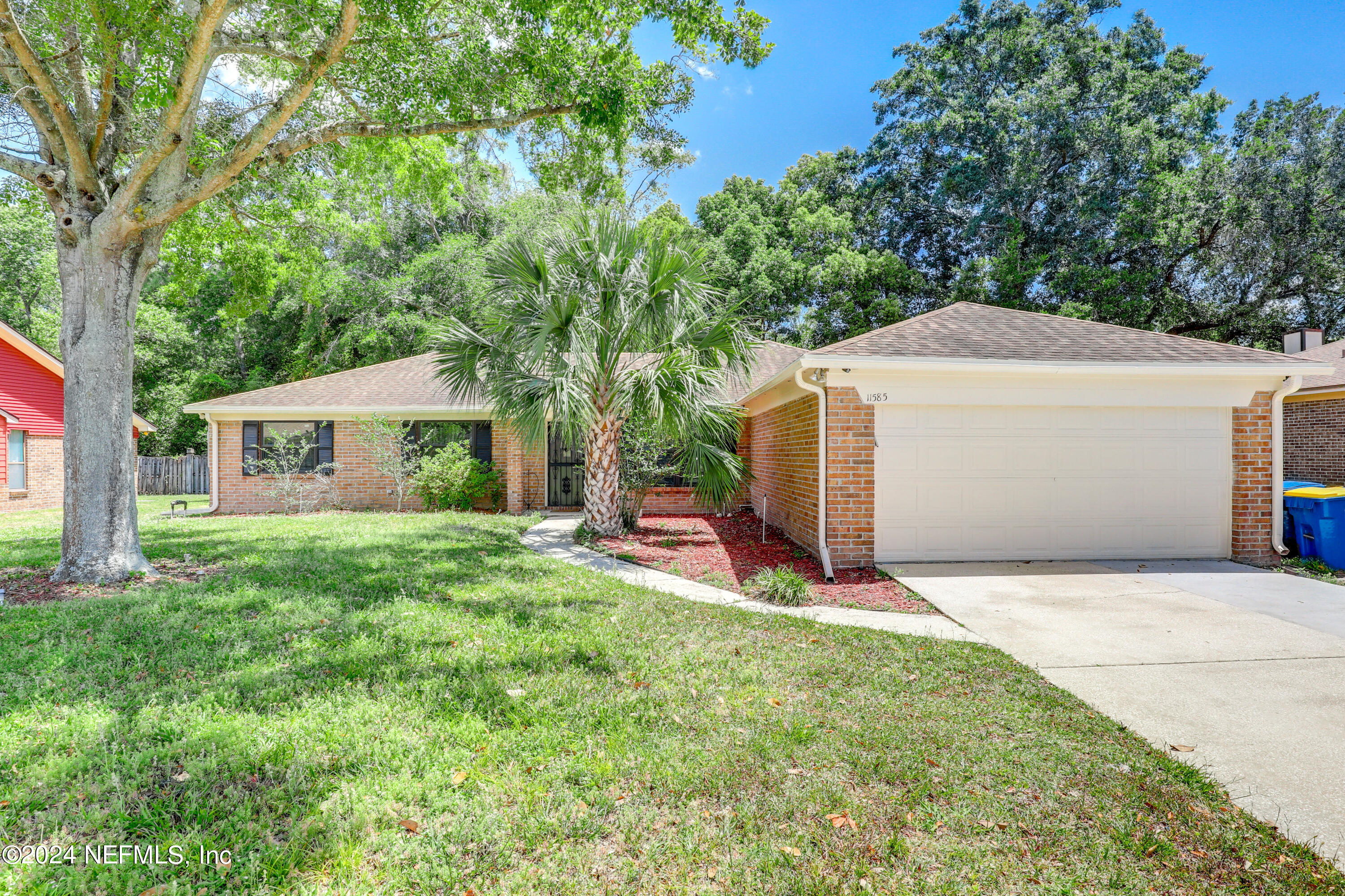 Jacksonville, FL home for sale located at 11585 Longwood Key Drive E, Jacksonville, FL 32218