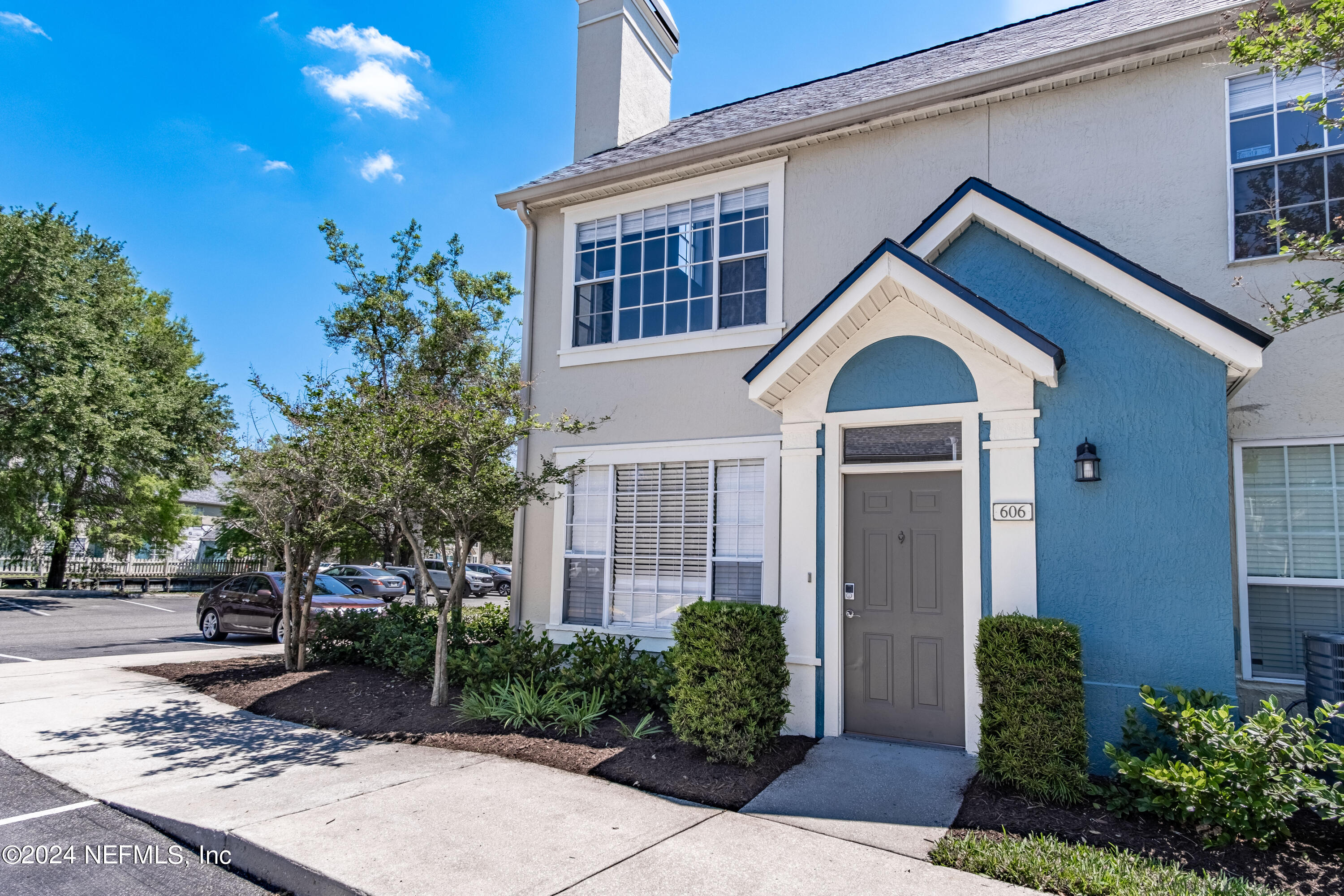 Jacksonville, FL home for sale located at 13700 Richmond Park Drive N Unit 606, Jacksonville, FL 32224