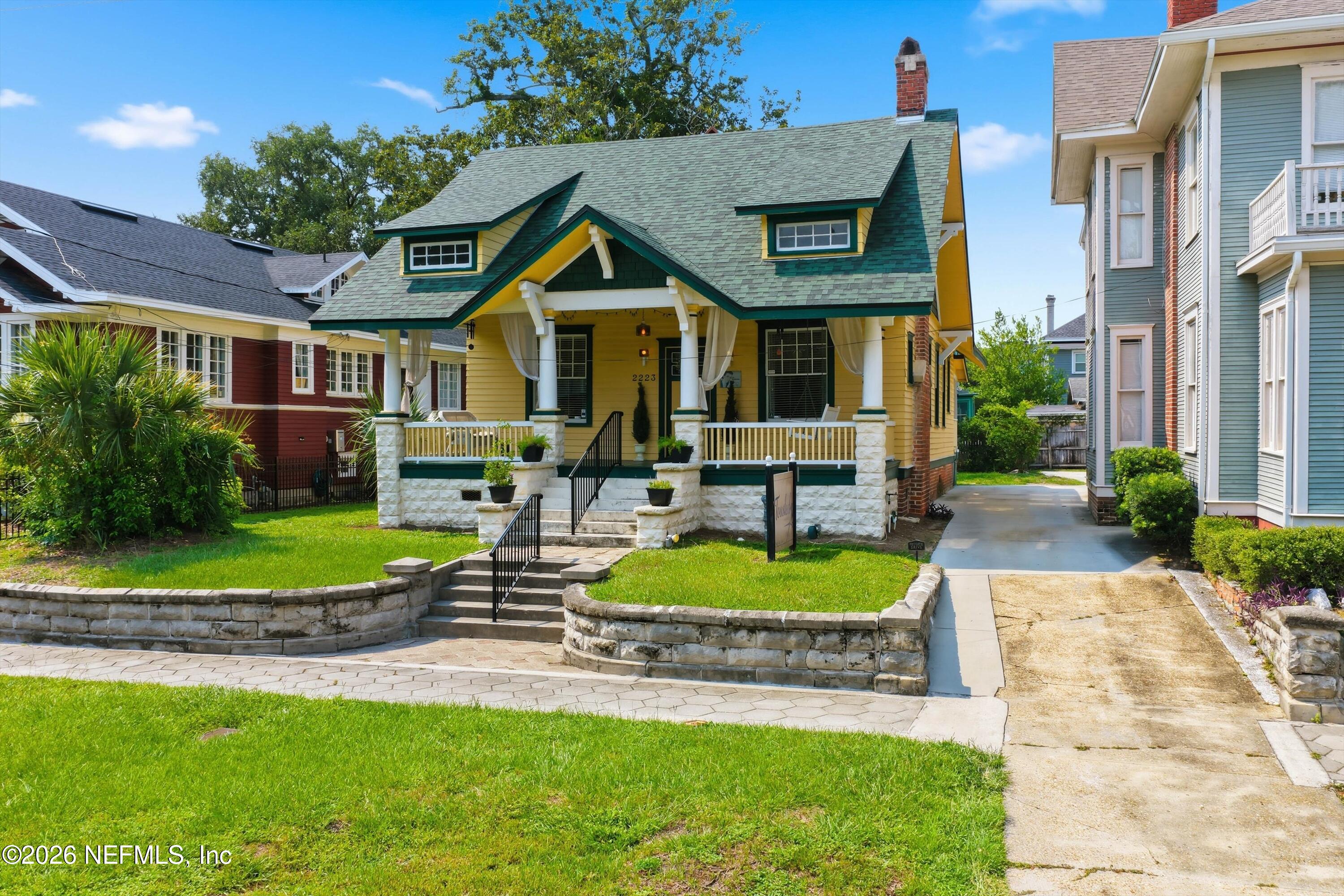 2223 HERSCHEL Street