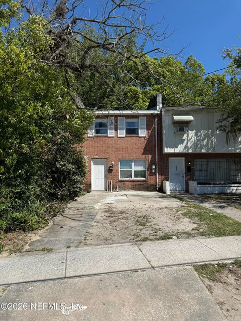 Photo of 7047 KEN KNIGHT Drive E, Jacksonville, FL 32209 (MLS # 2139111)