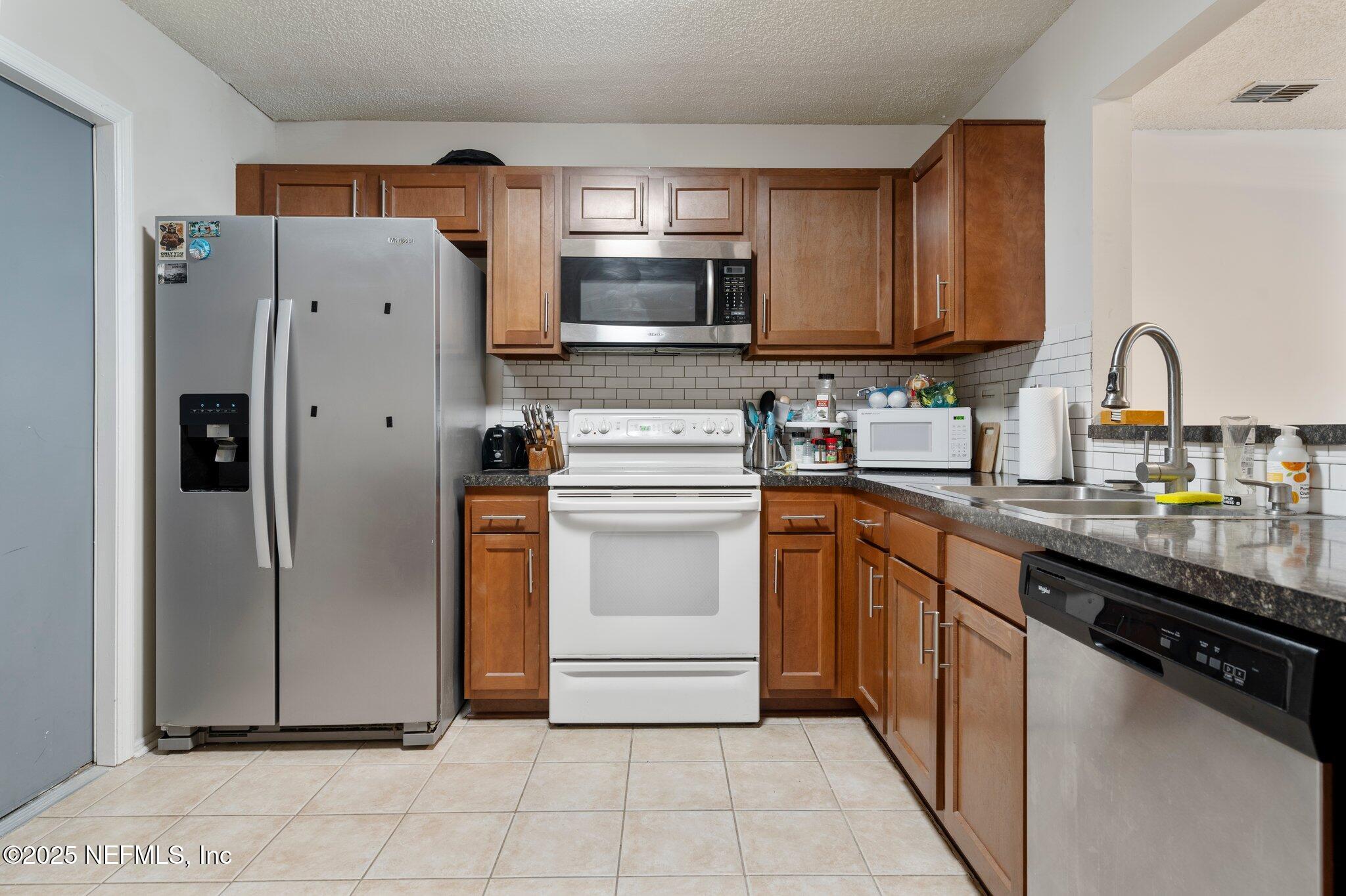 12072 CANDLEWYCK Lane