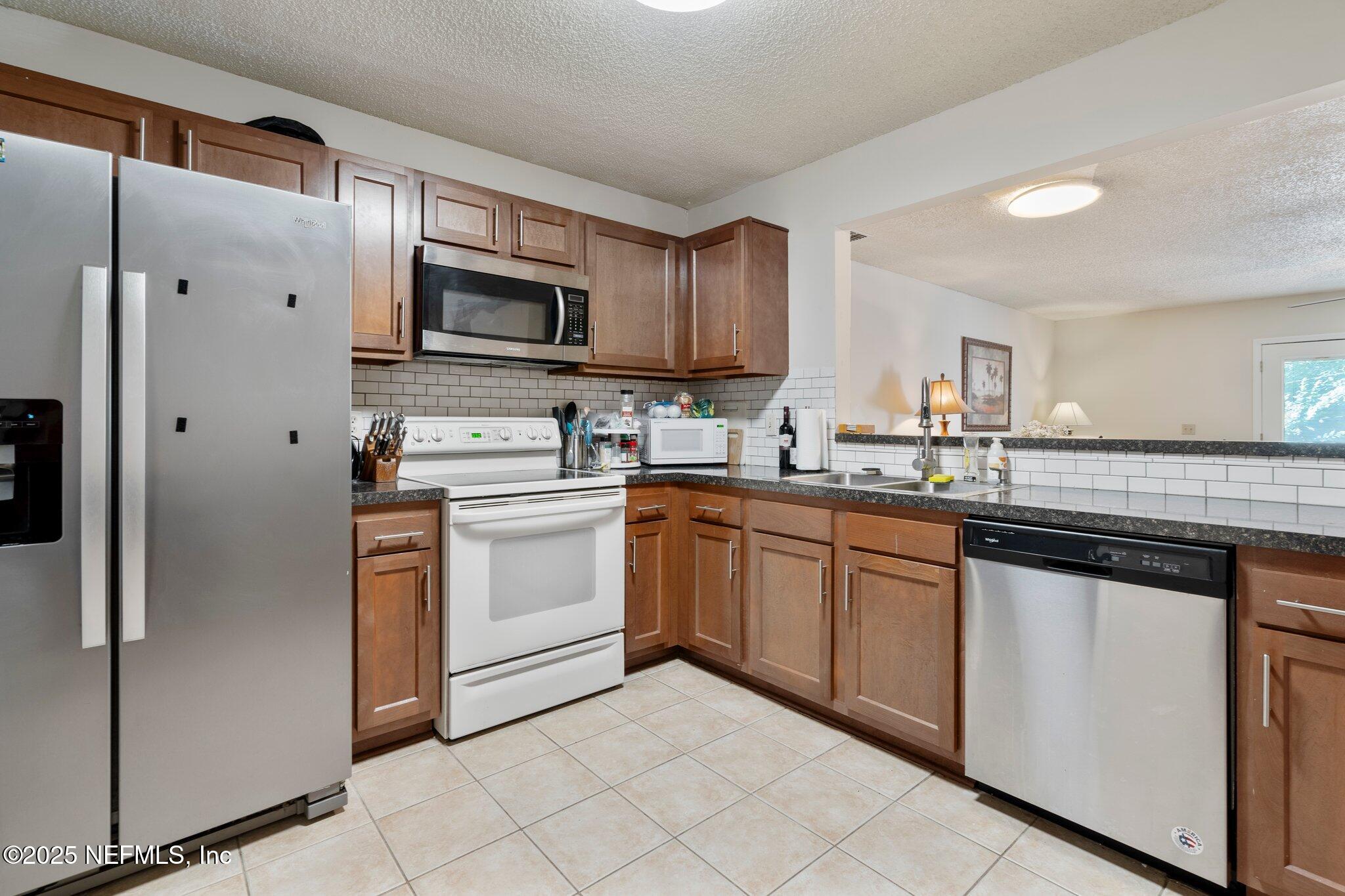 12072 CANDLEWYCK Lane