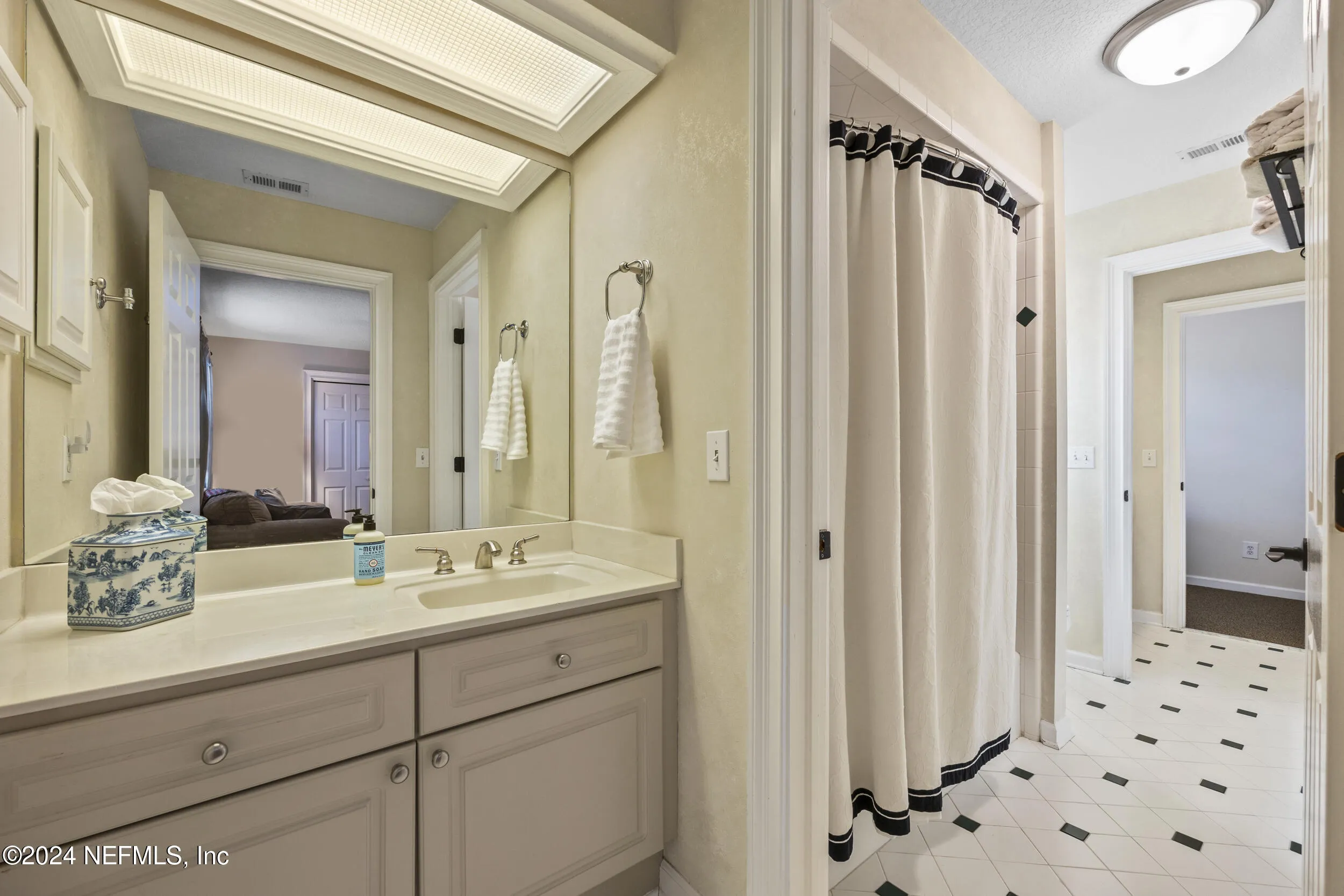 Jacksonville, Florida 32217, United States, 4 Bedrooms Bedrooms, ,3 BathroomsBathrooms,Residential,Active,32561