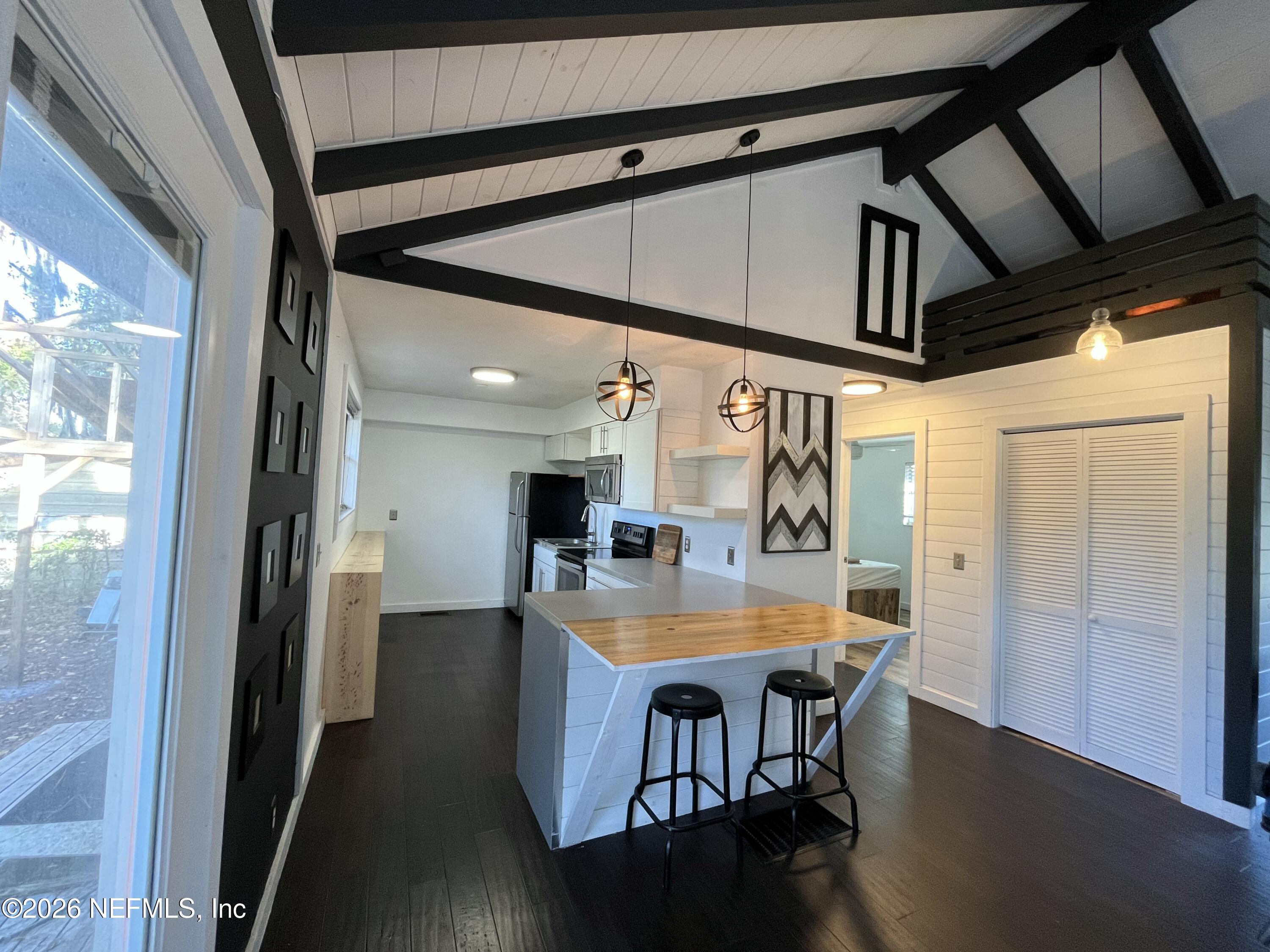 3453 PEMBERTON Street