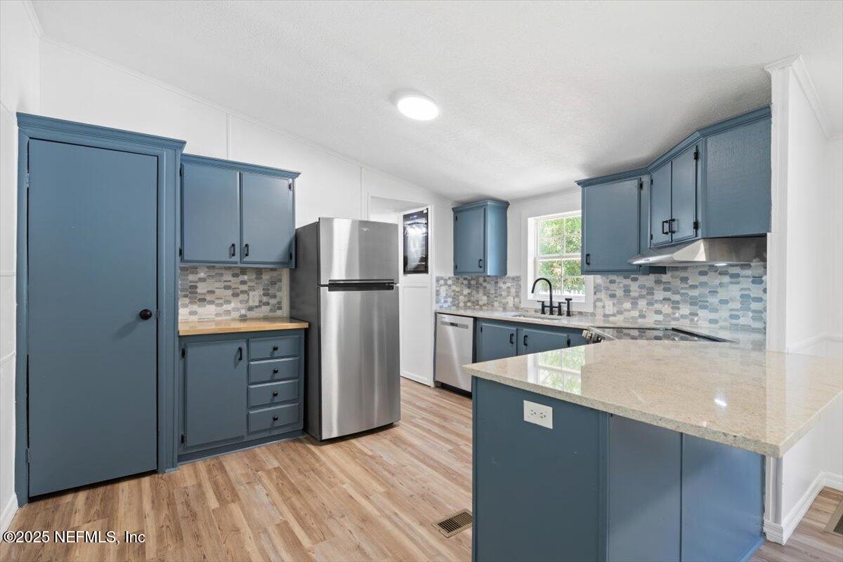 464 VENETIAN Boulevard