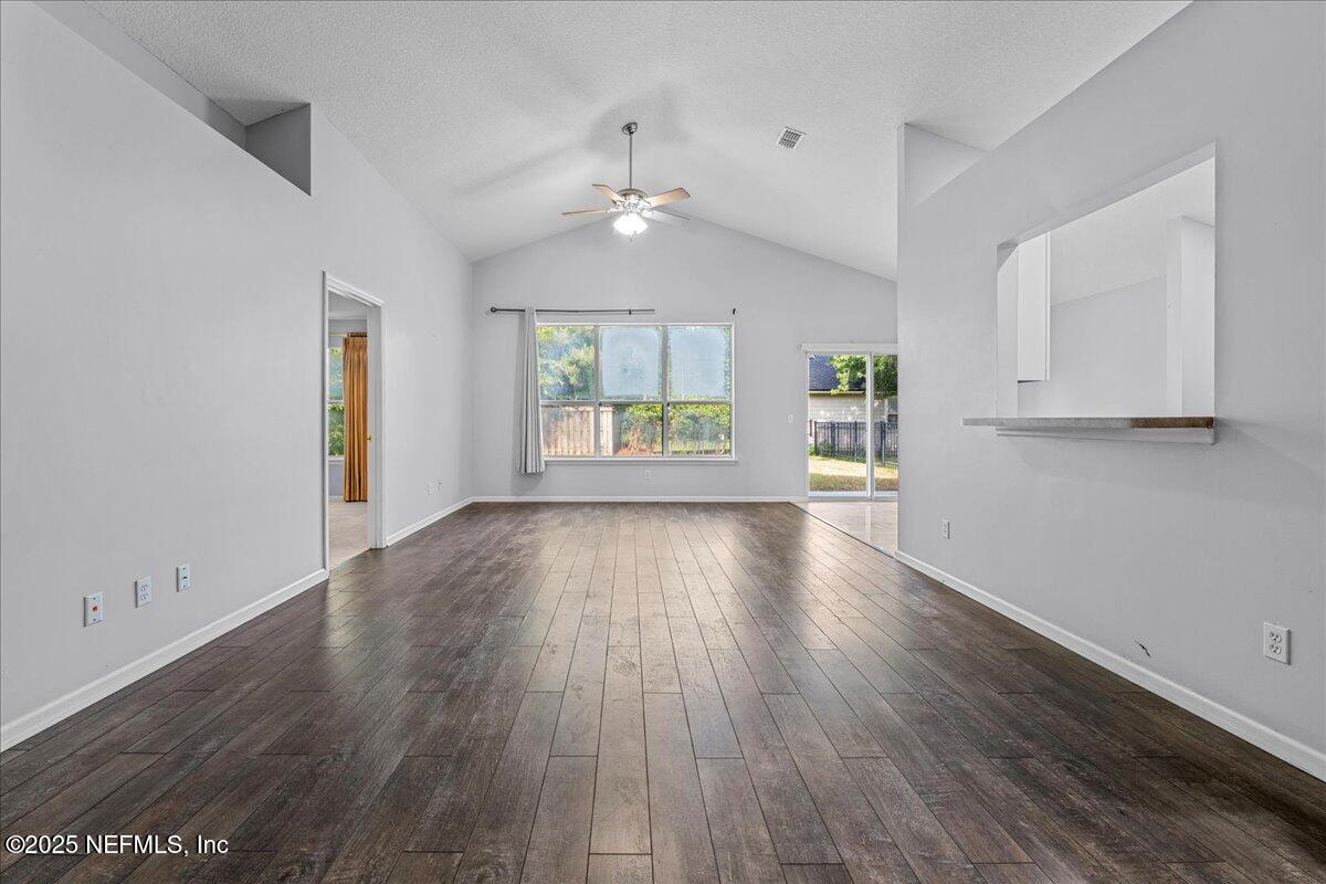 1884 LAKE FOREST Lane