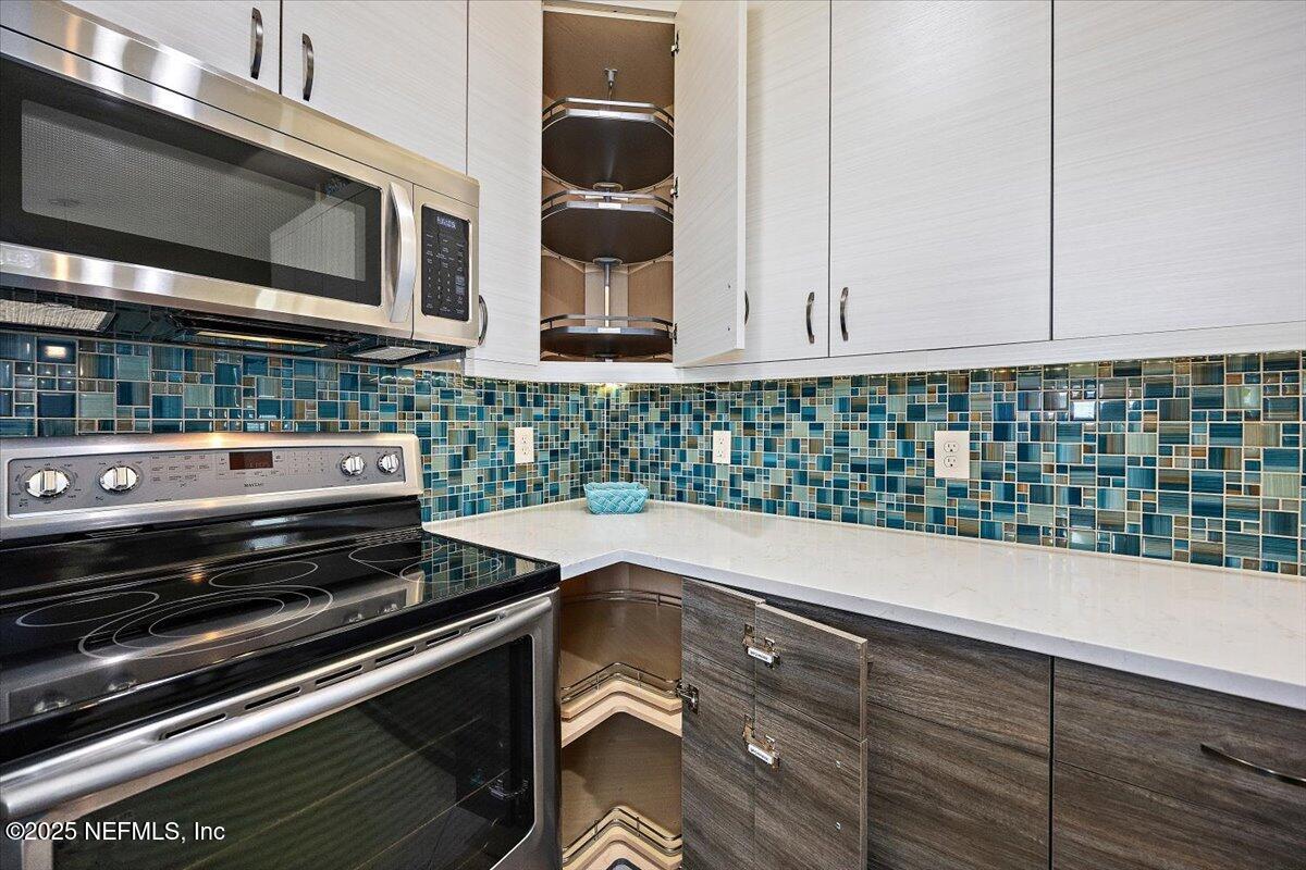 2715 VERSAILLES Court