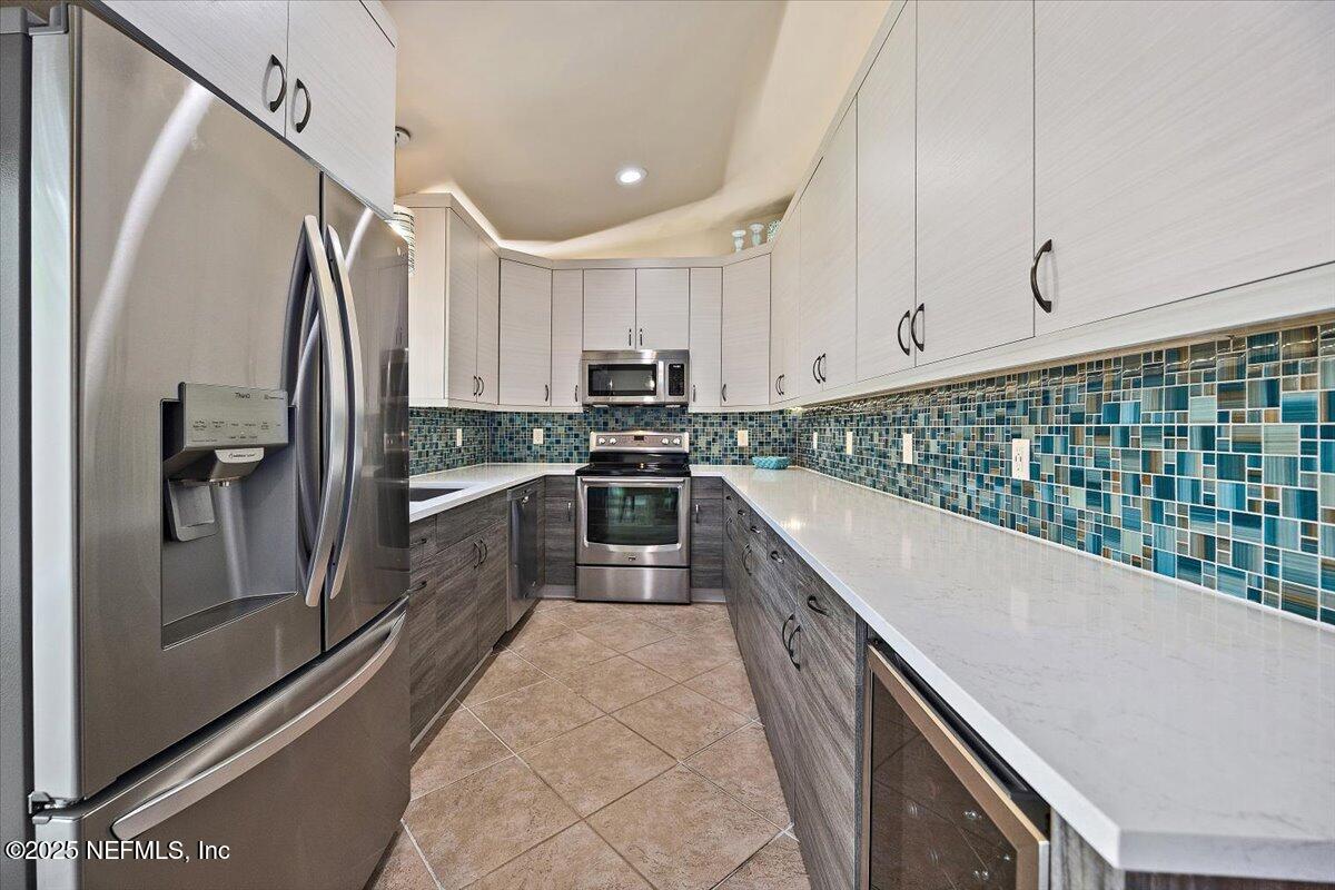 2715 VERSAILLES Court