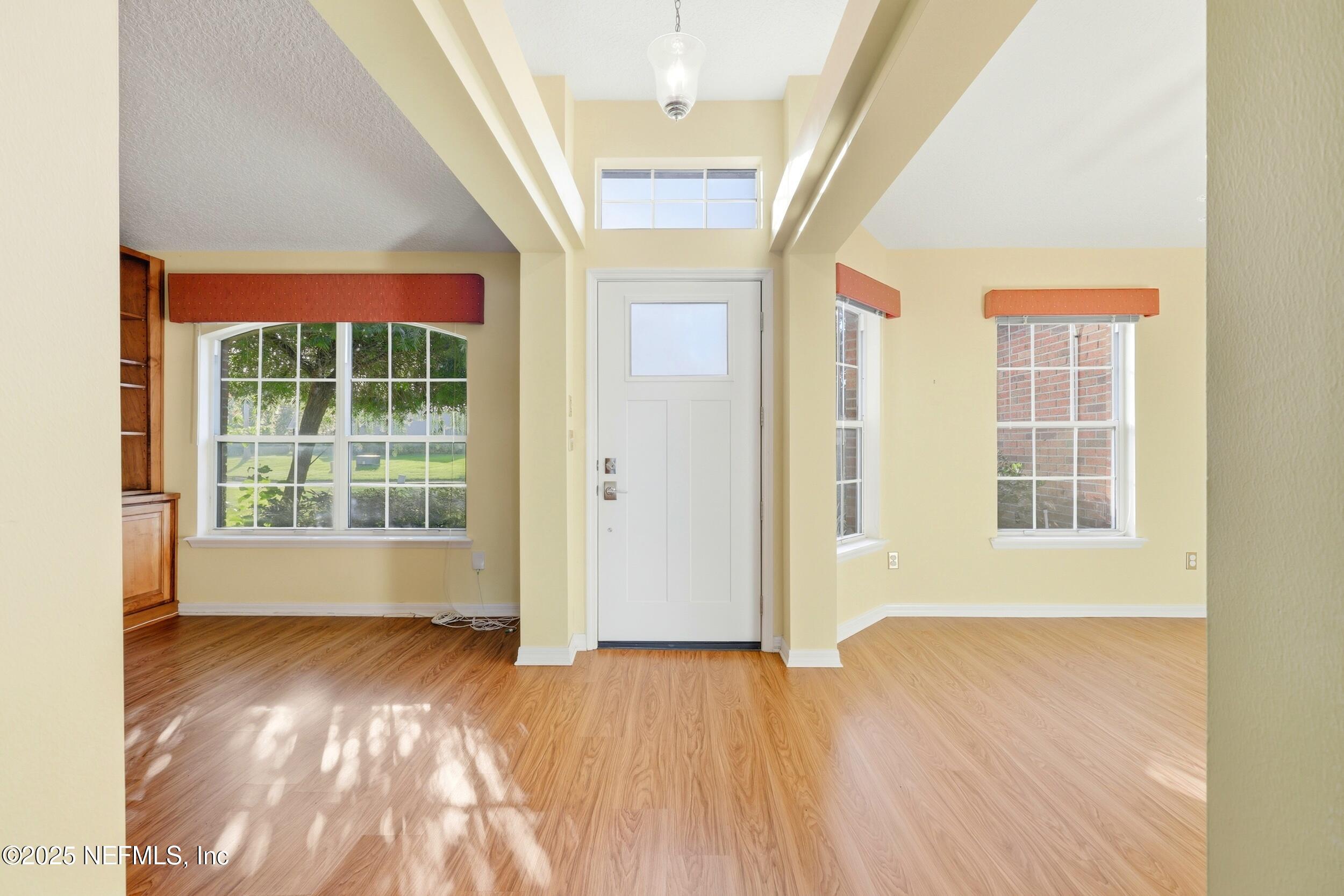 120 SUMMER TREE Court