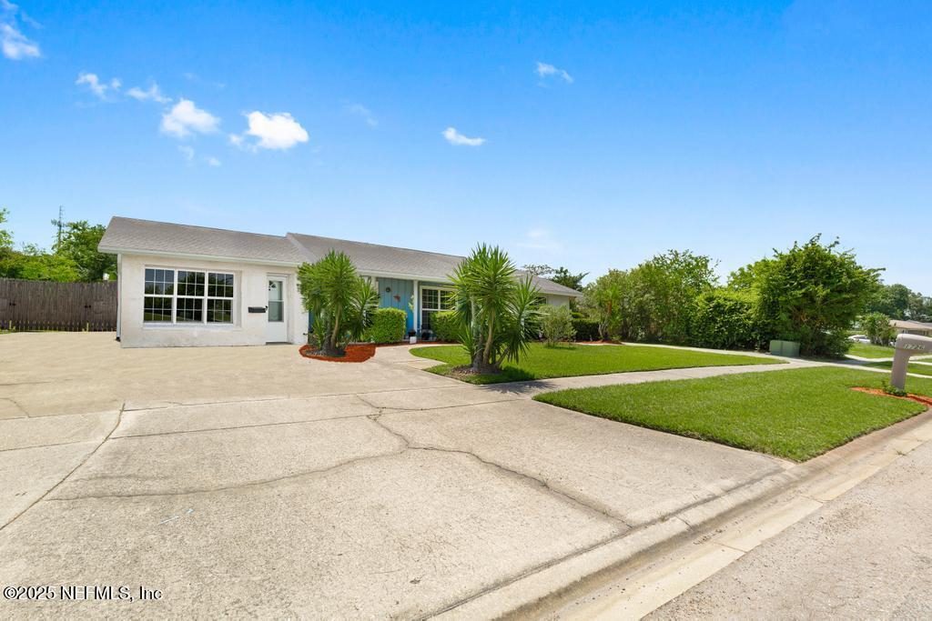 1726 E PAPAYA Drive
