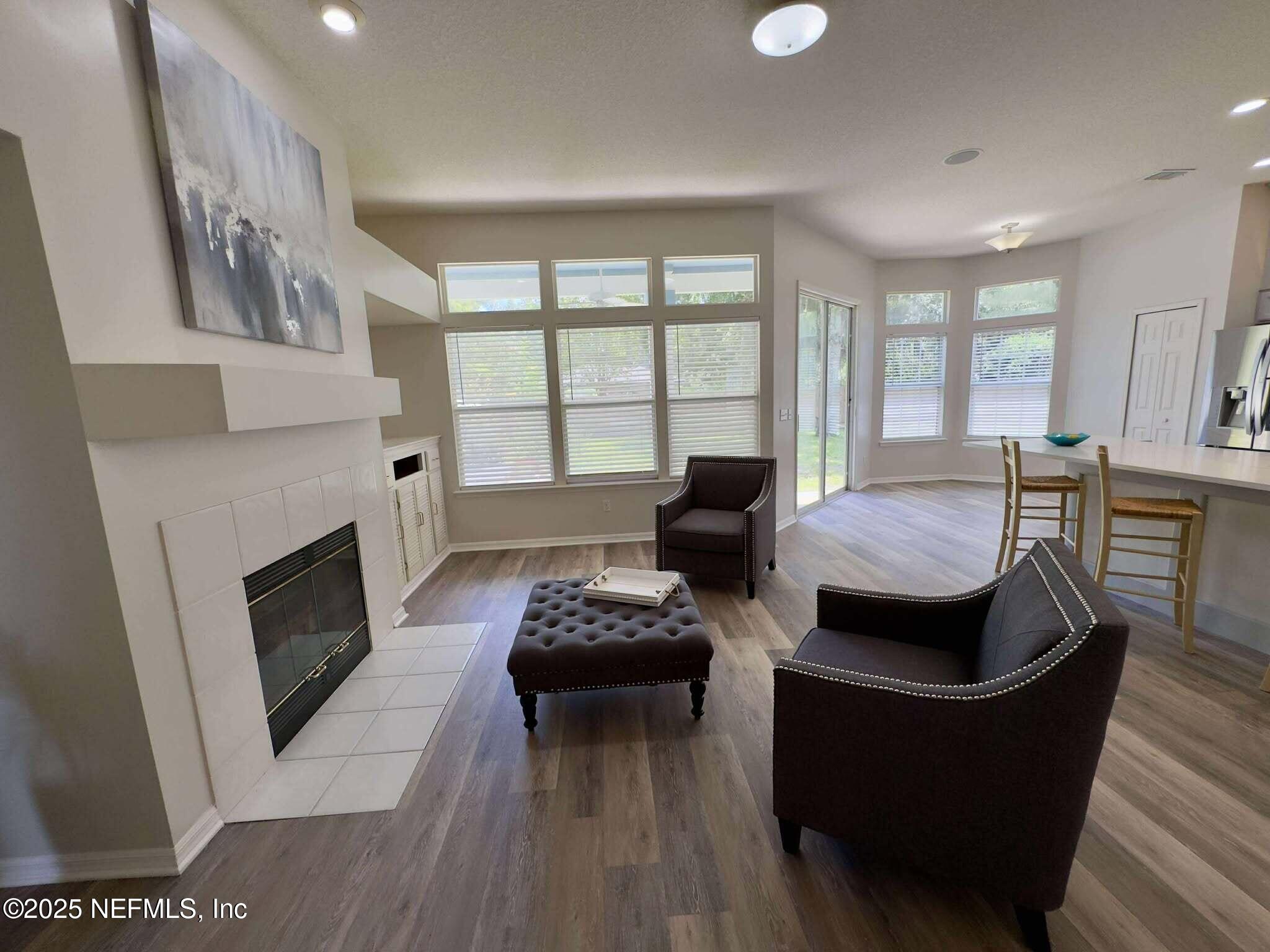 1813 WESTON Circle