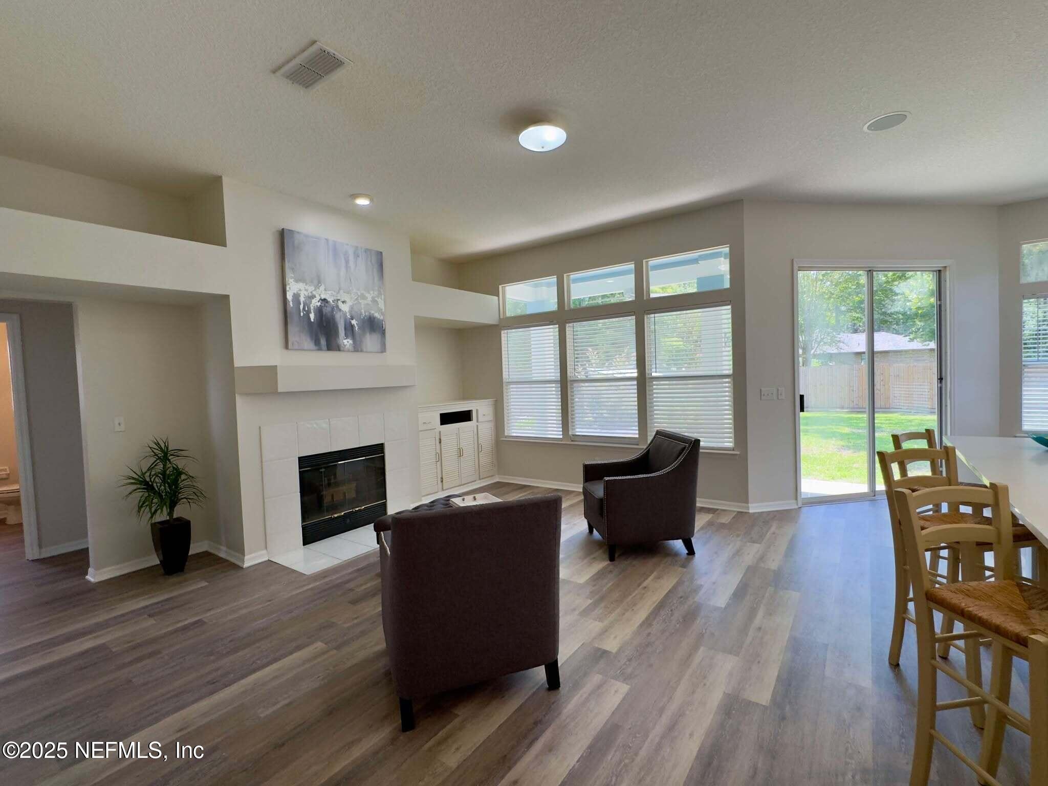 1813 WESTON Circle