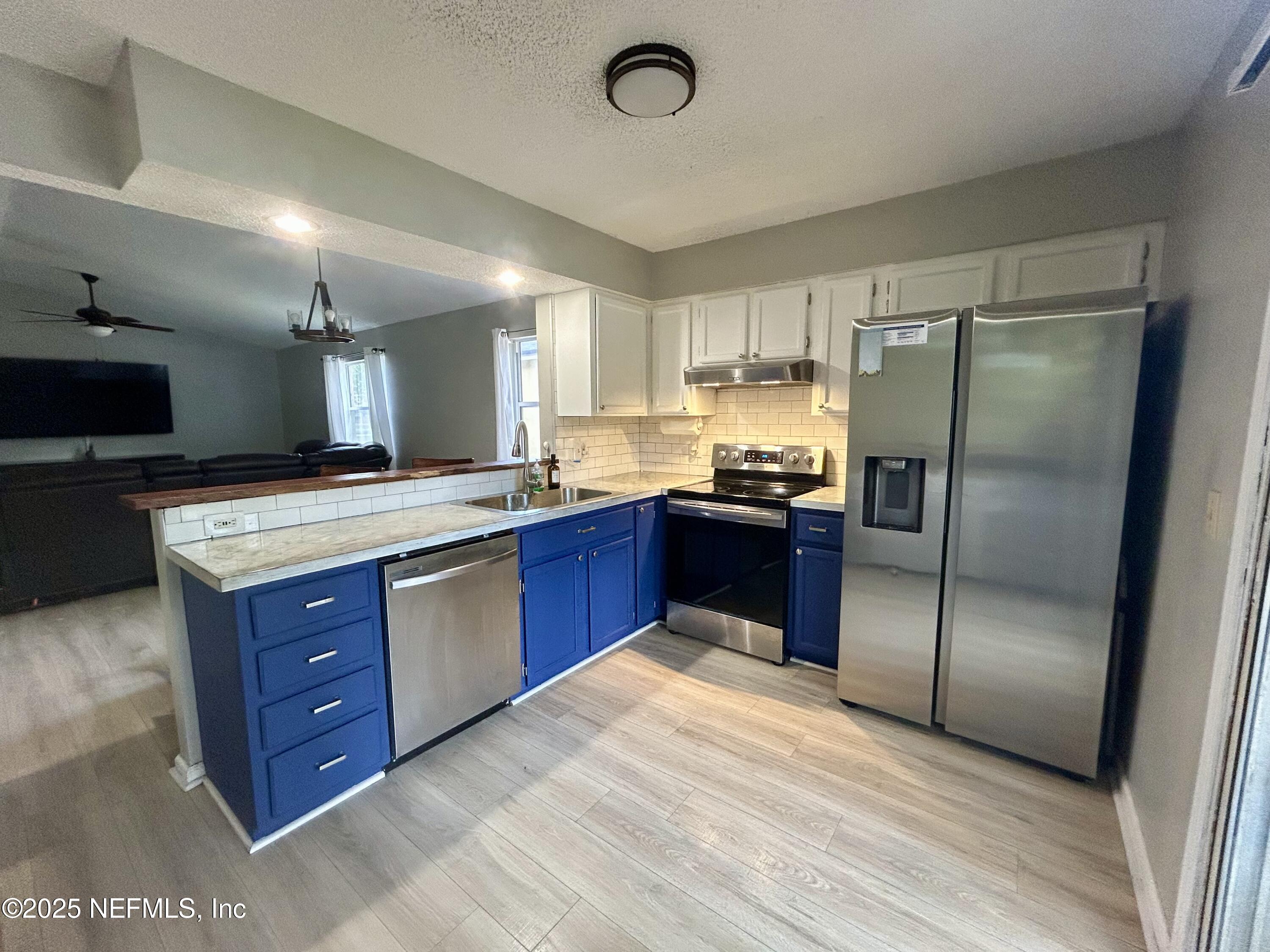 1223 BROOKWOOD FOREST Boulevard