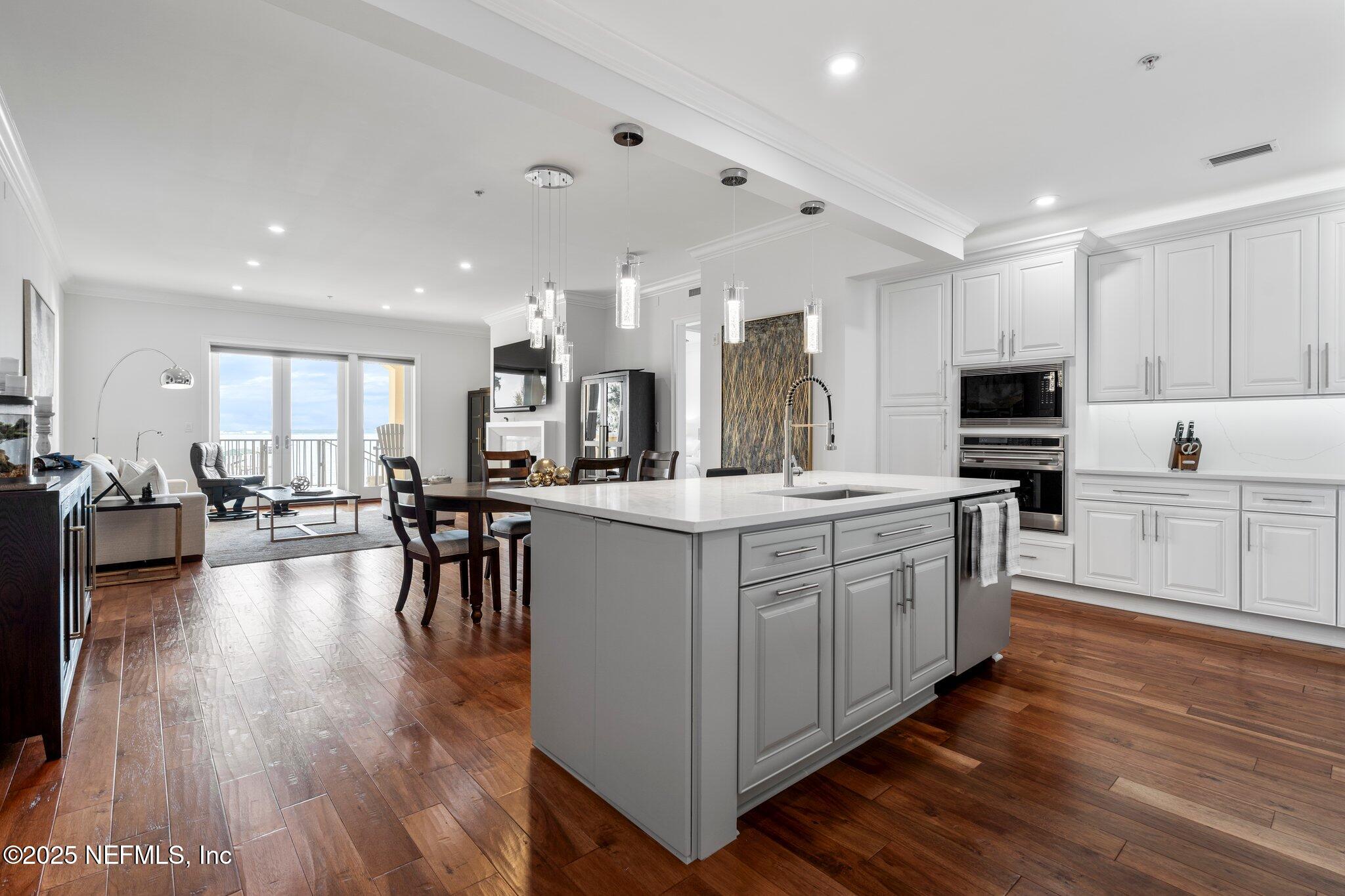 1311 HERITAGE MANOR Drive 102