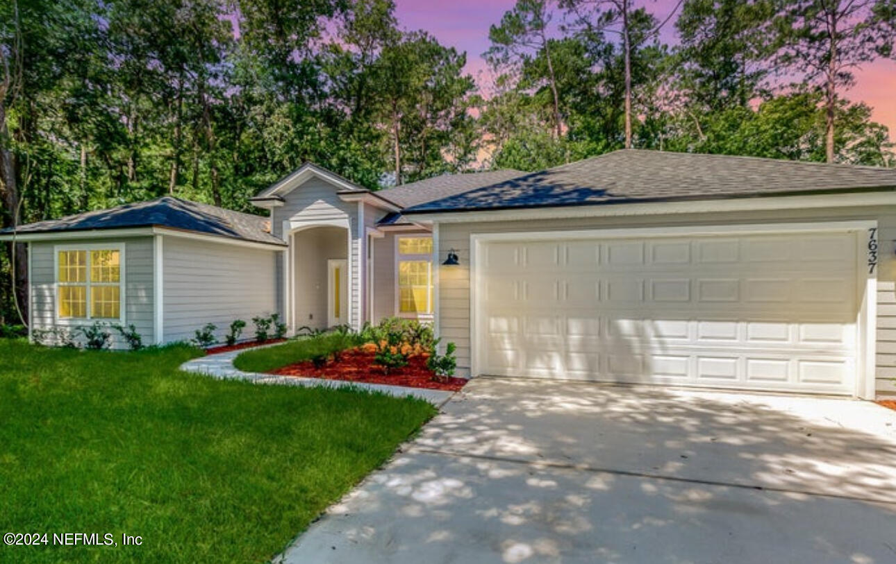 Jacksonville, FL home for sale located at 13662 Foxwood Heights Circle N, Jacksonville, FL 32226