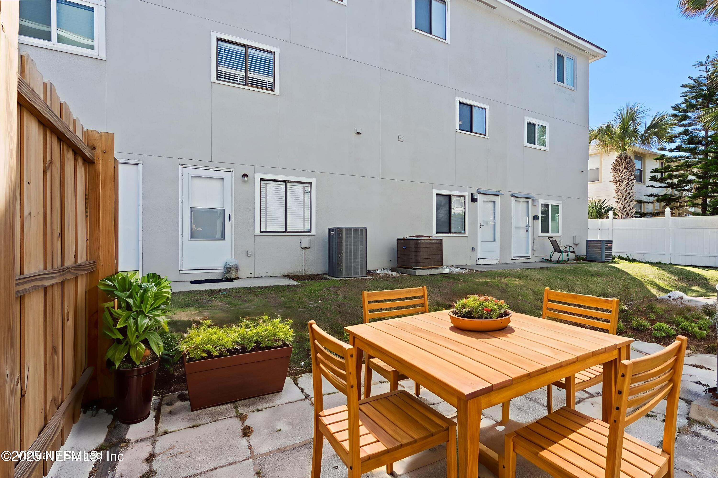 2211 S 1ST Street