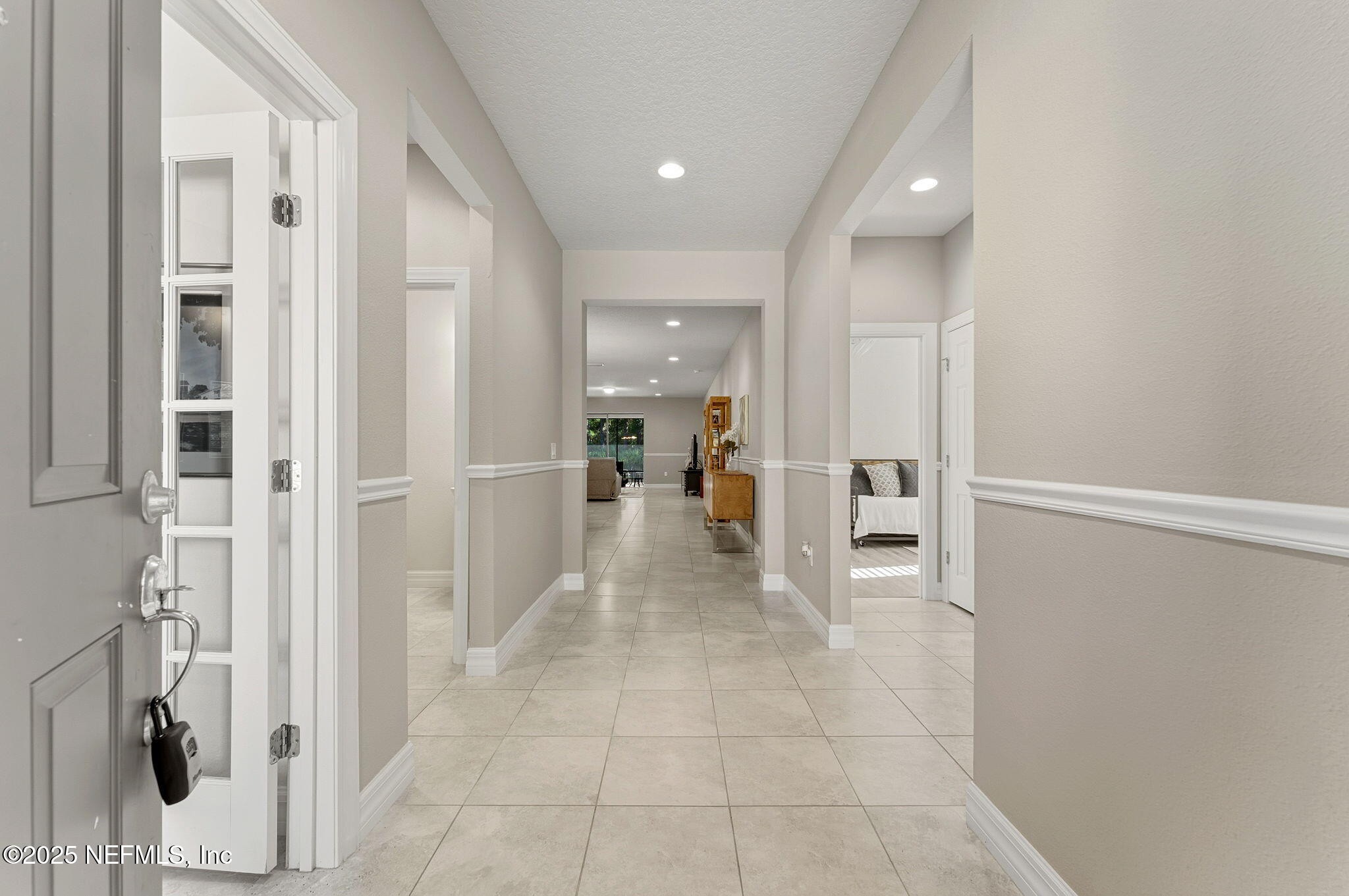 211 LOS ALAMOS Street