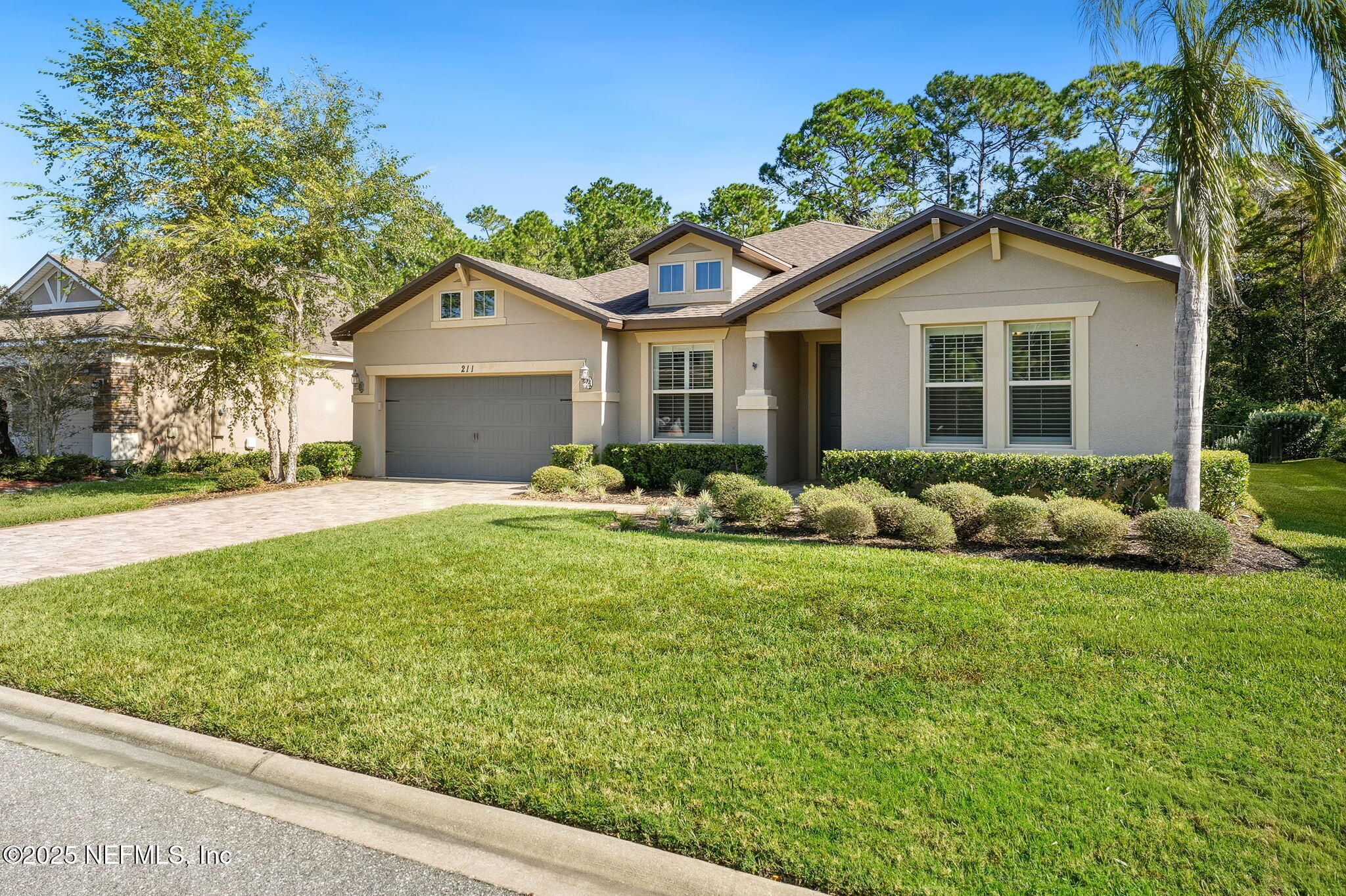 211 LOS ALAMOS Street