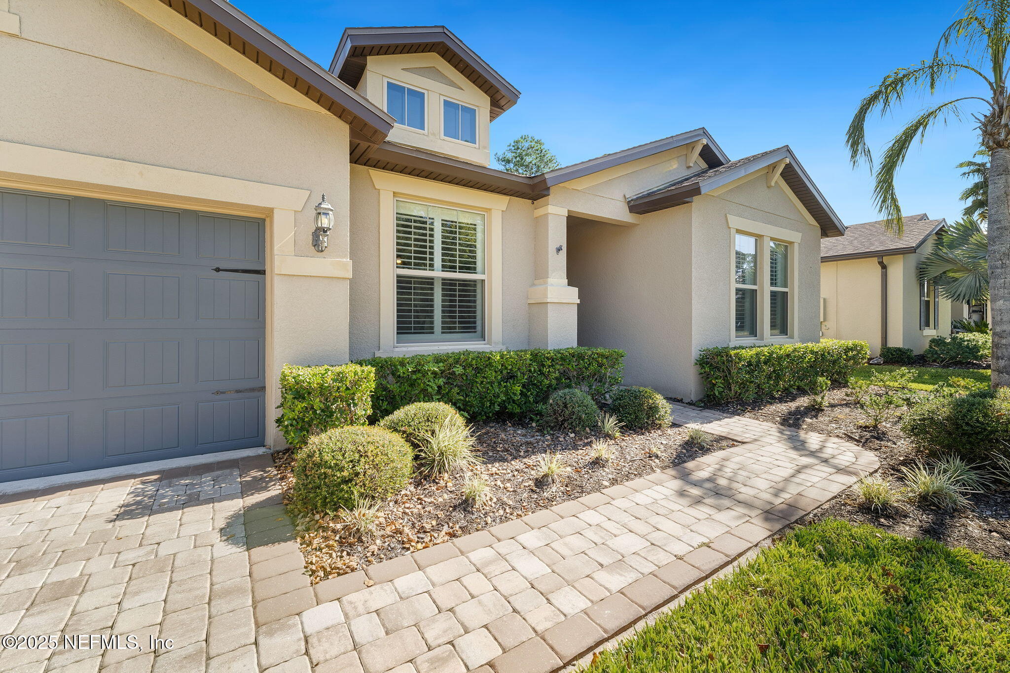 211 LOS ALAMOS Street