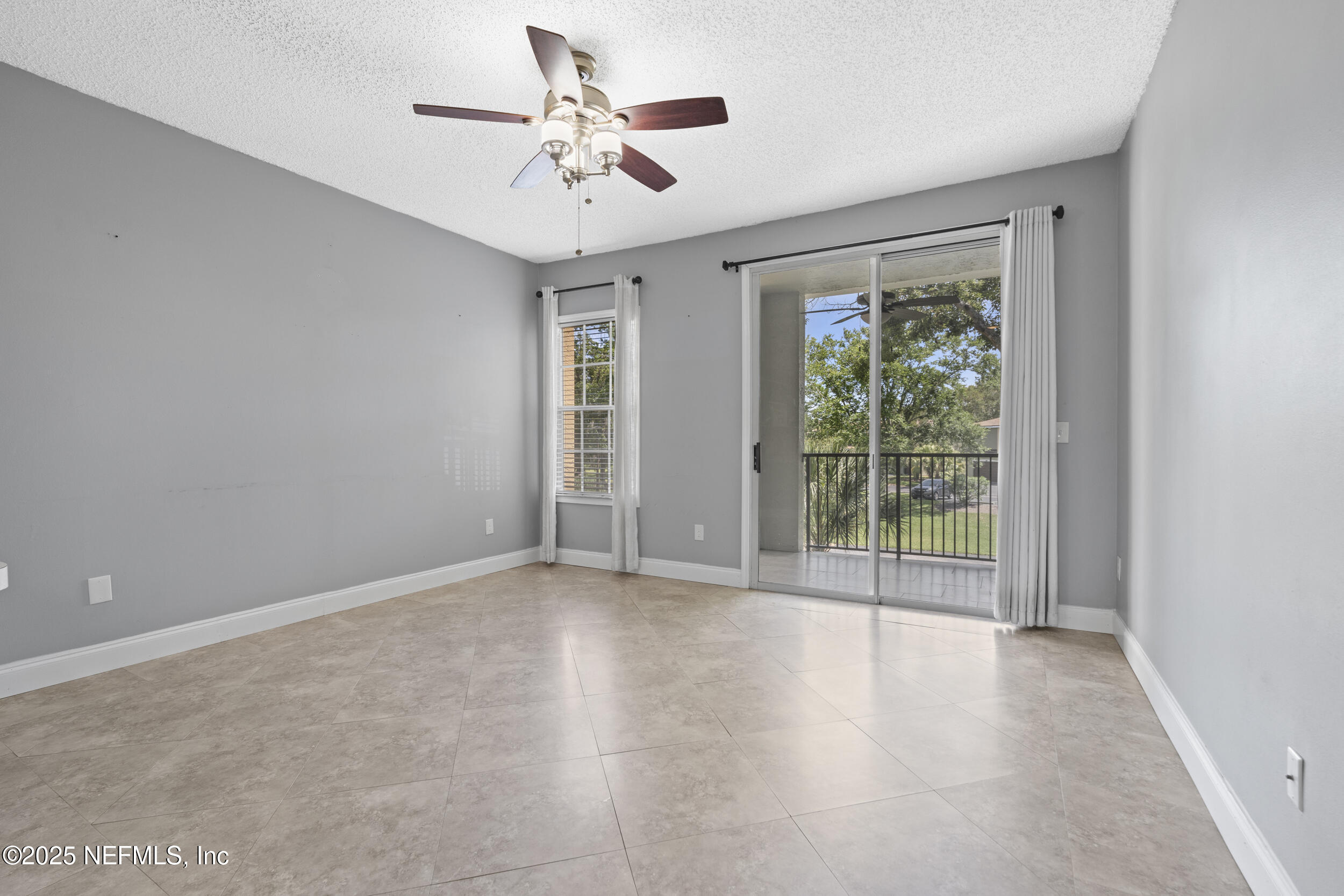 4000 GRANDE VISTA Boulevard 15-106