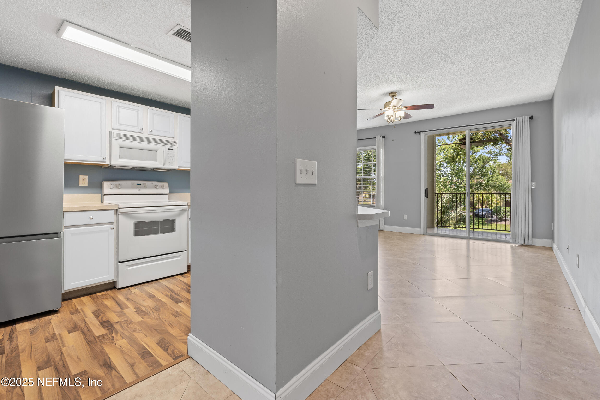 4000 GRANDE VISTA Boulevard 15-106