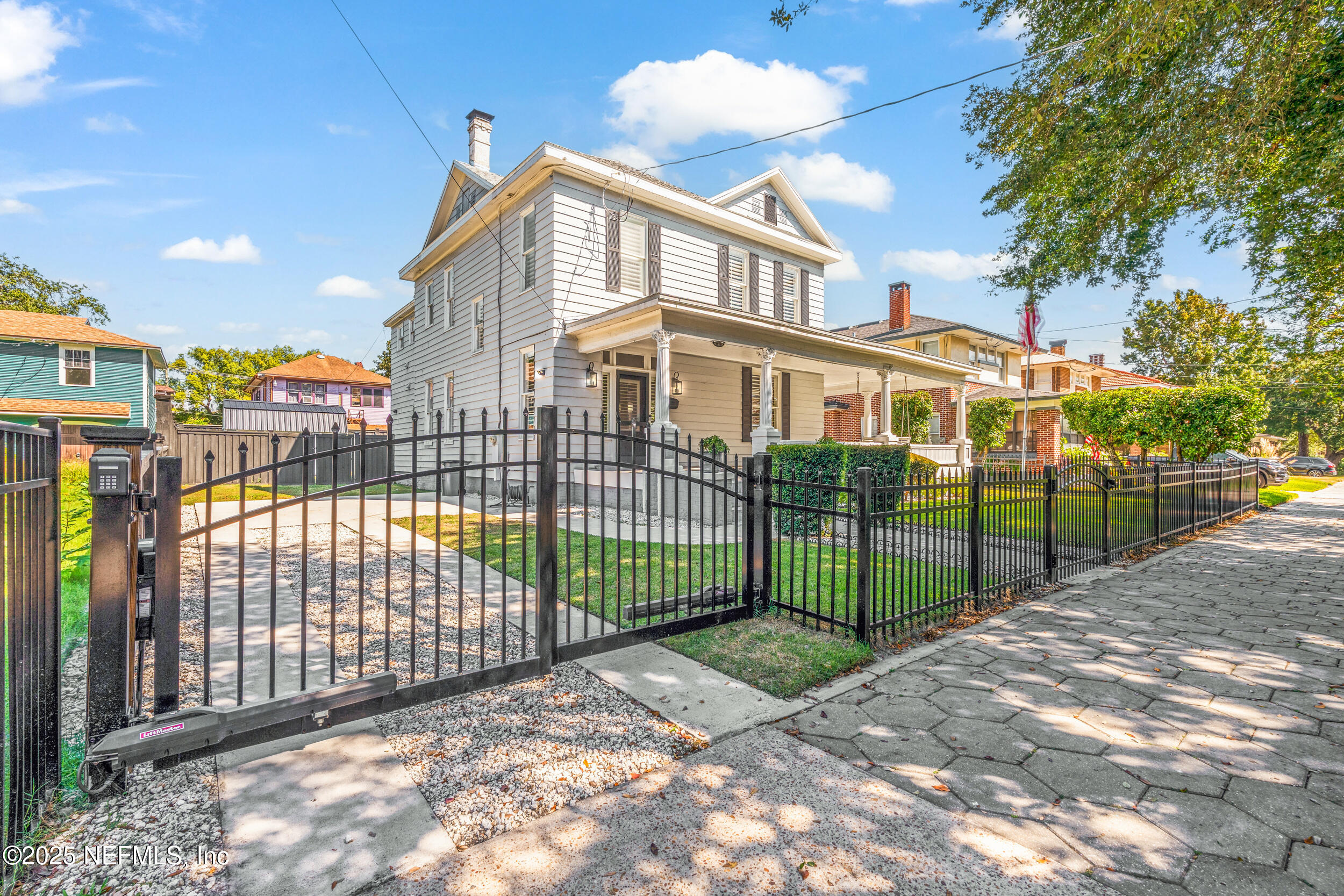 2135 FORBES Street