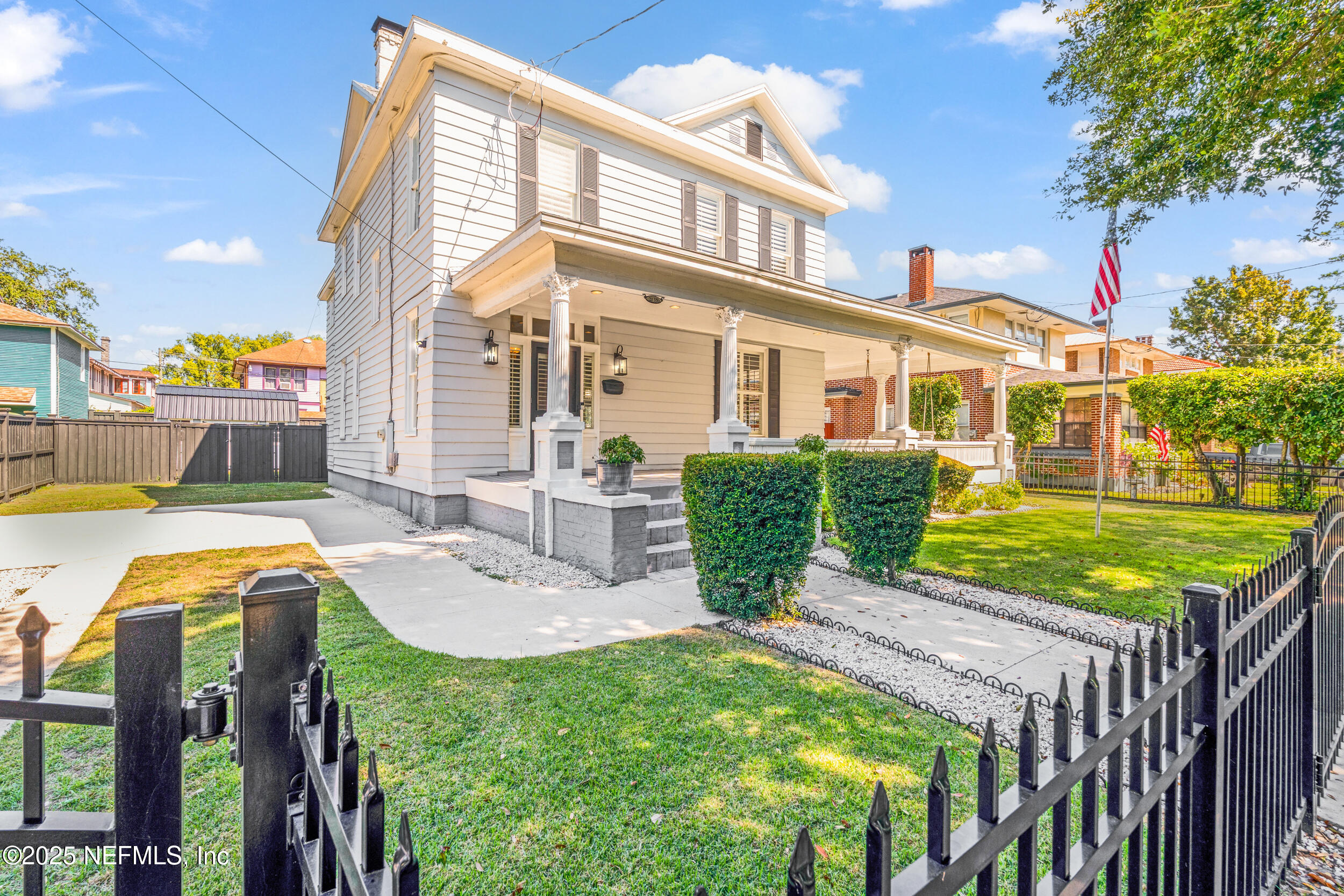 2135 FORBES Street
