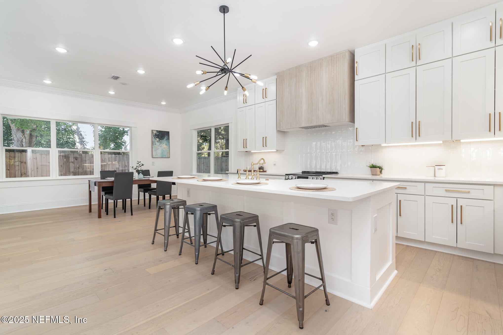 1237 LECHLADE Street