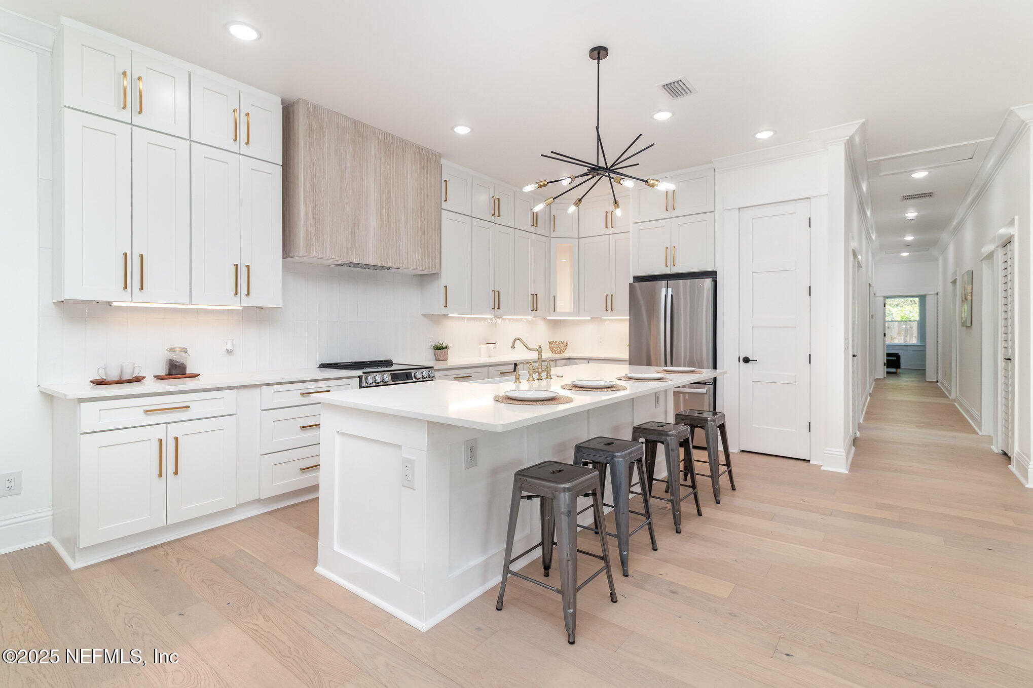 1237 LECHLADE Street