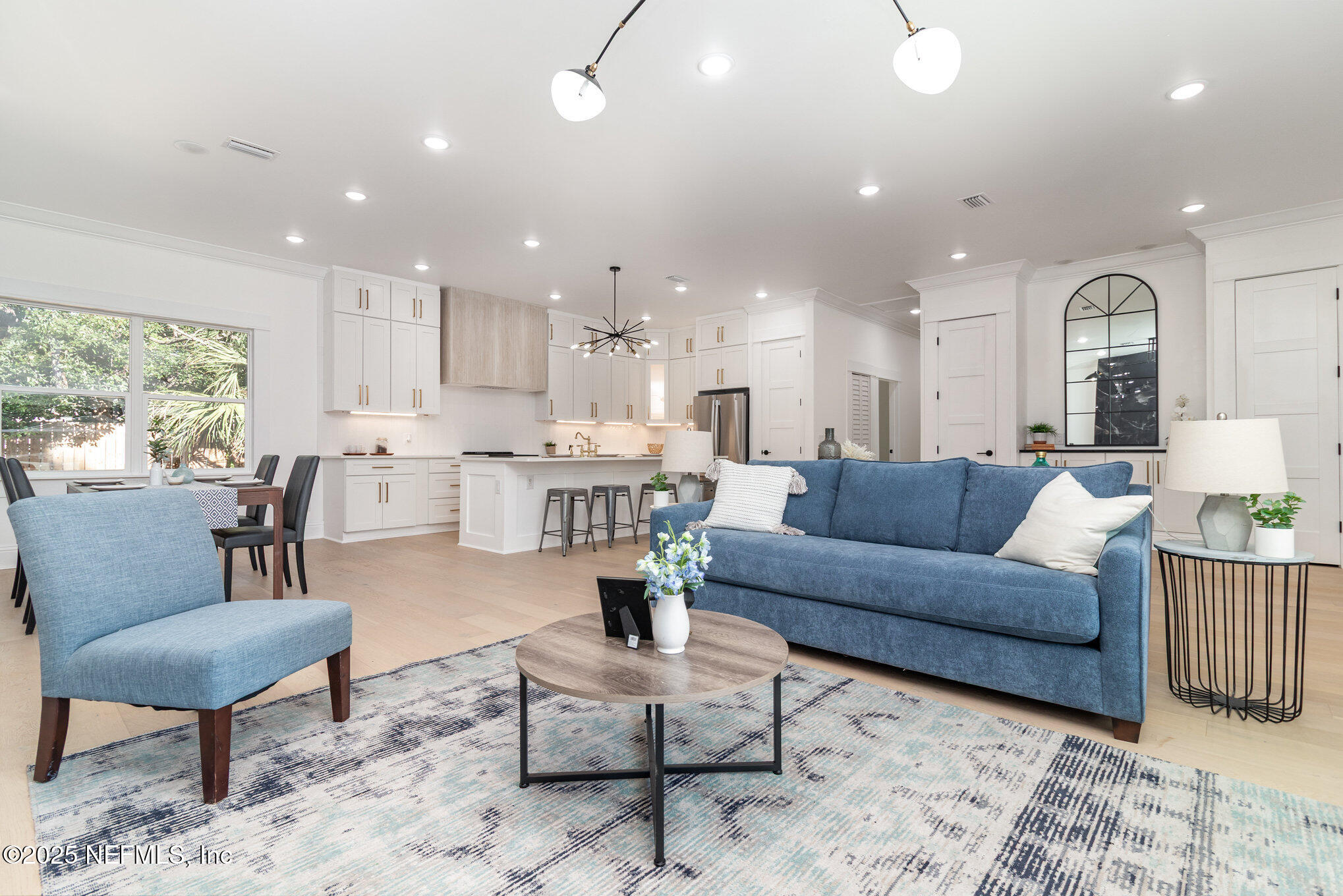 1237 LECHLADE Street