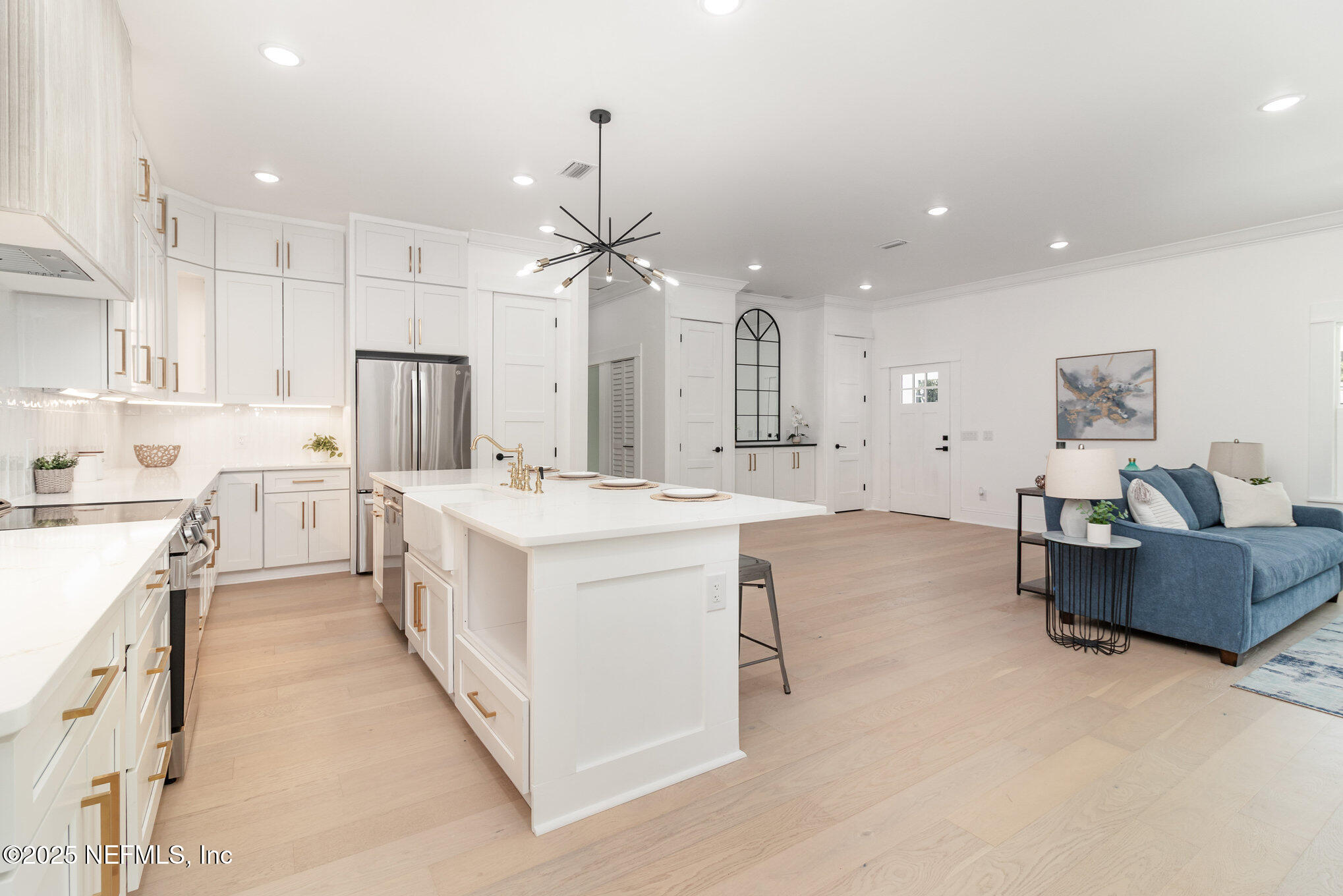 1237 LECHLADE Street