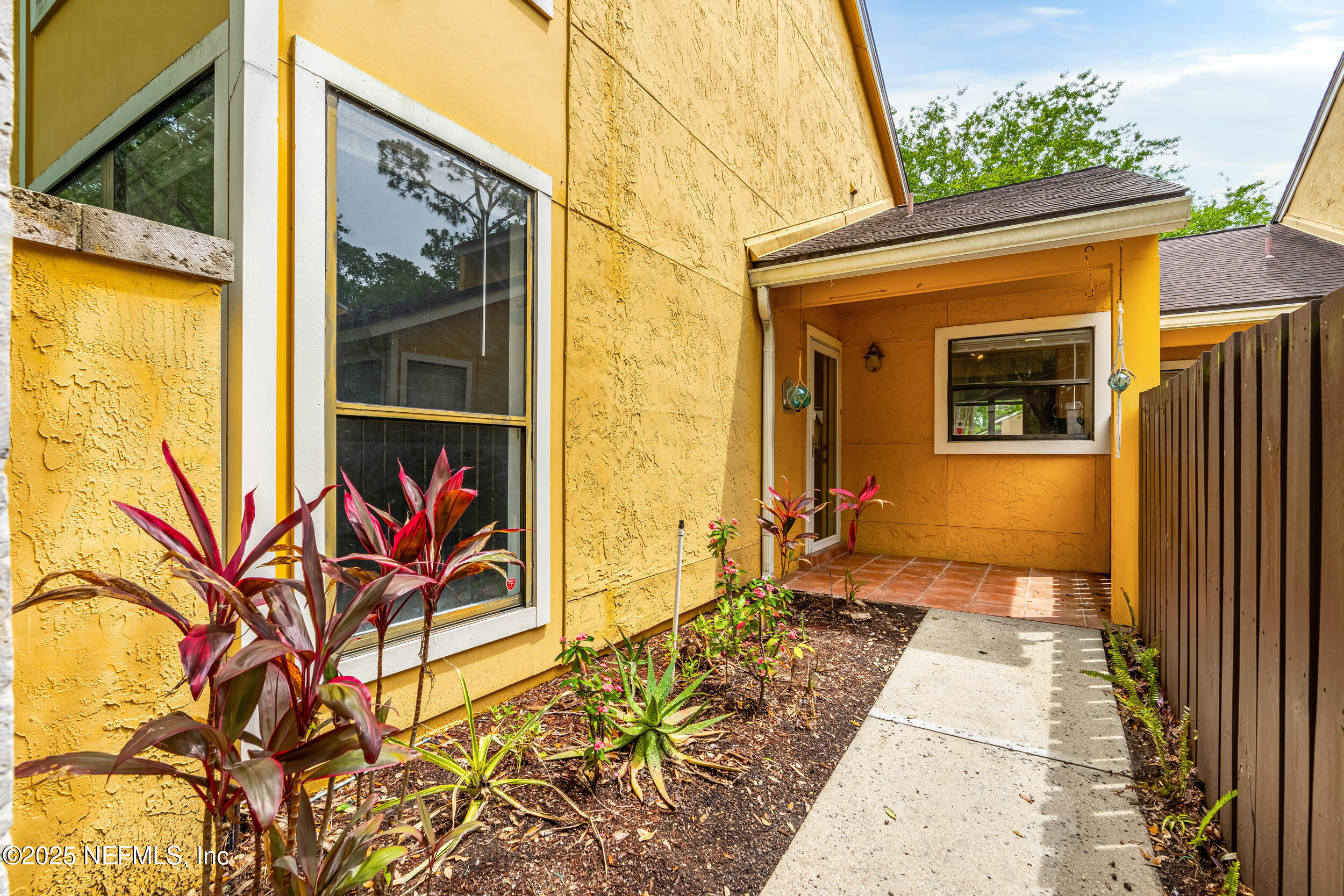 727 DRIFTWOOD CIRCLE Circle